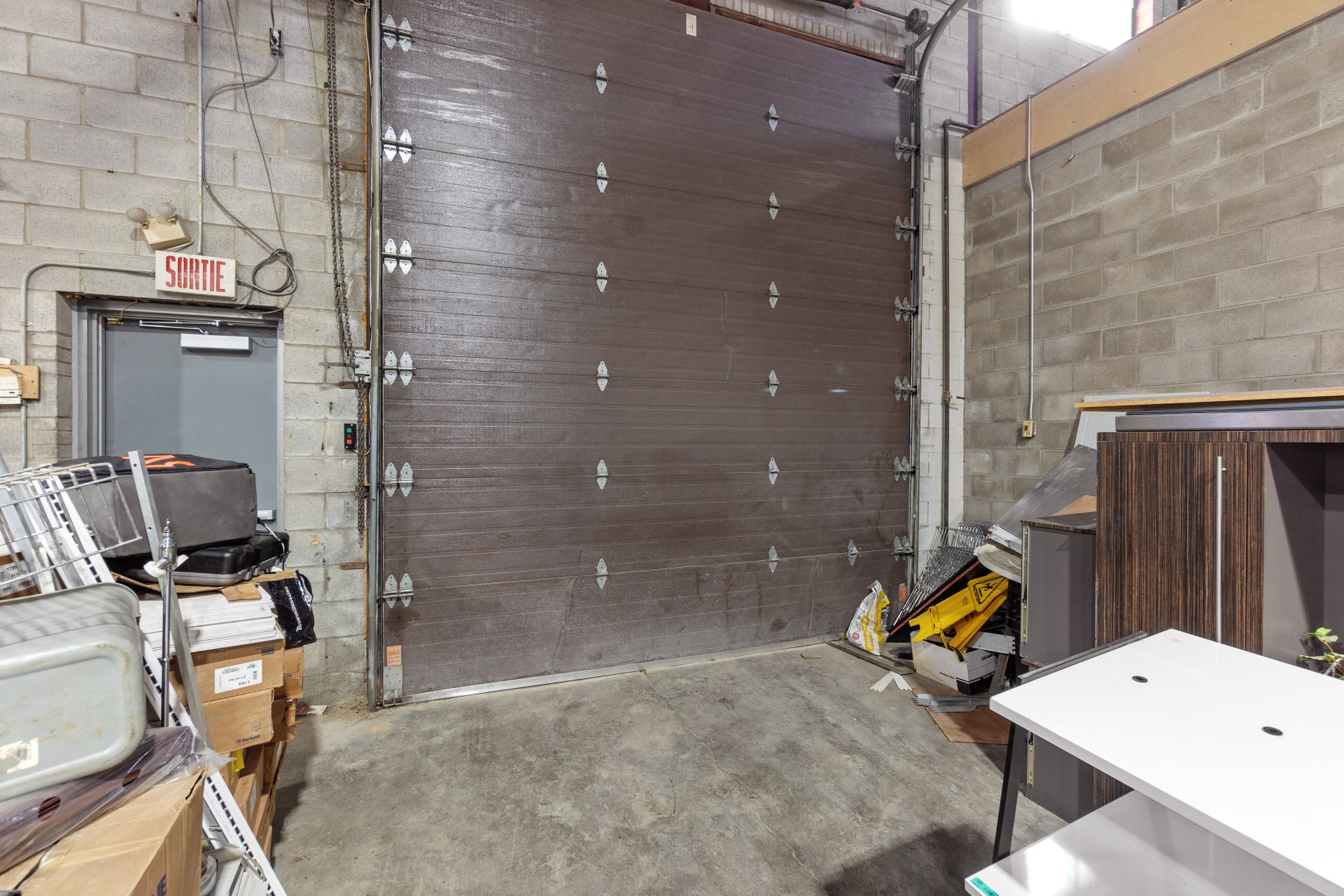 Photo - Shipping (door/dock)