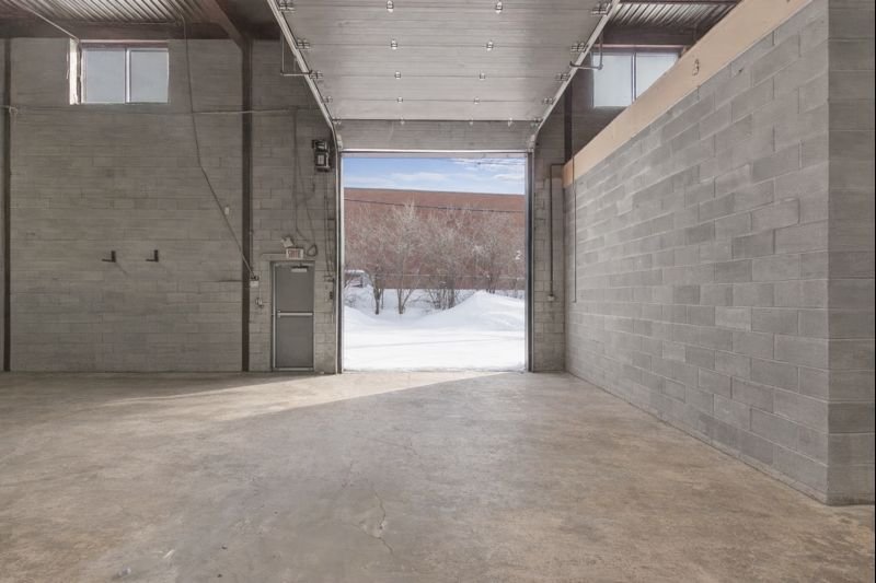 Photo - Shipping (door/dock)