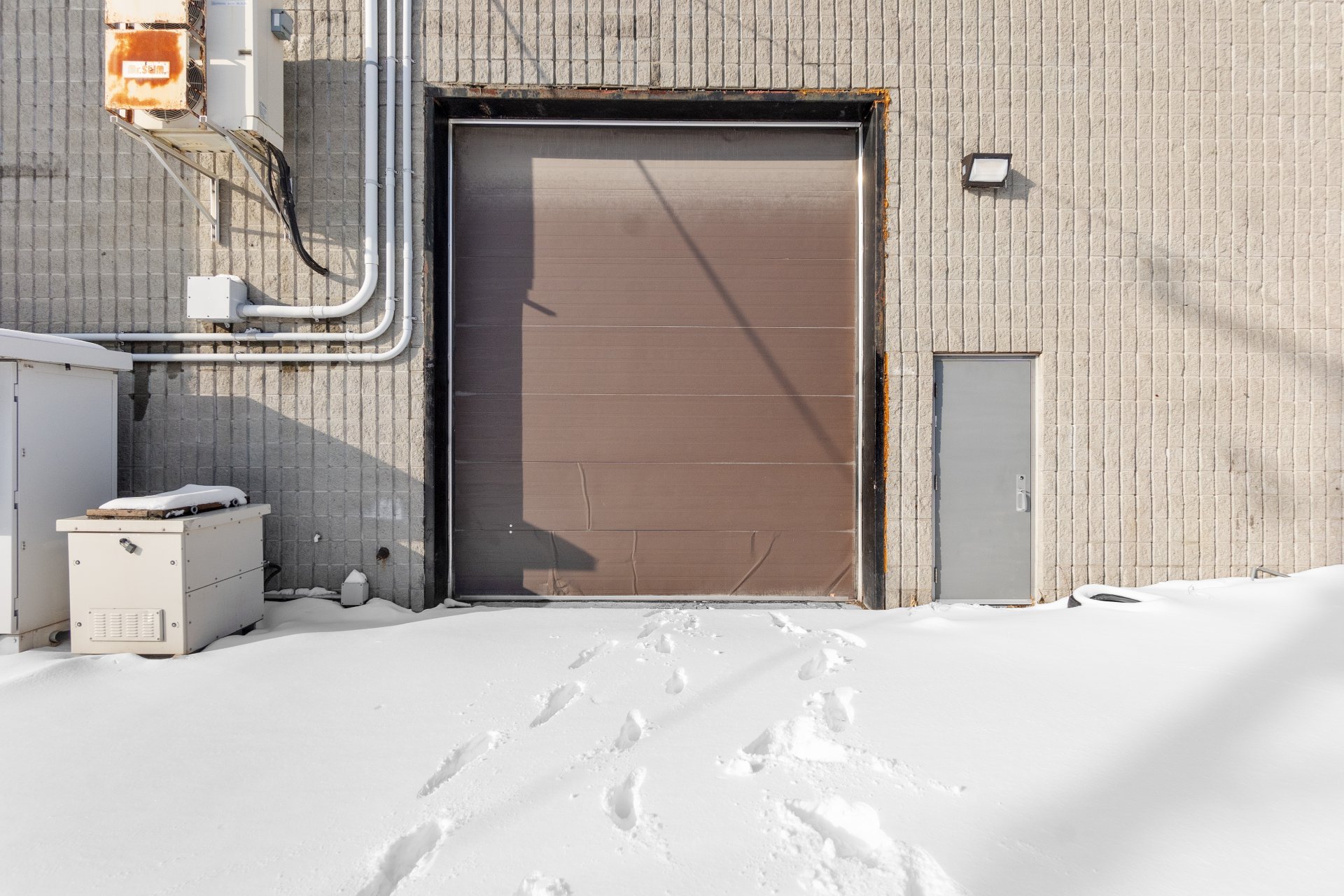 Photo - Shipping (door/dock)