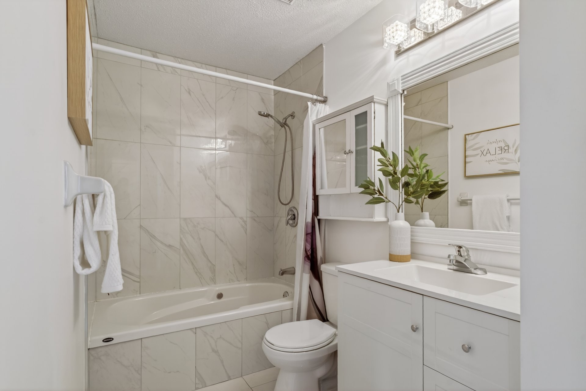 Photo - Ensuite bathroom