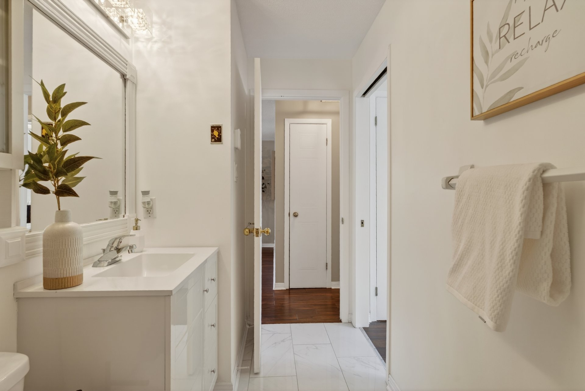 Photo - Ensuite bathroom