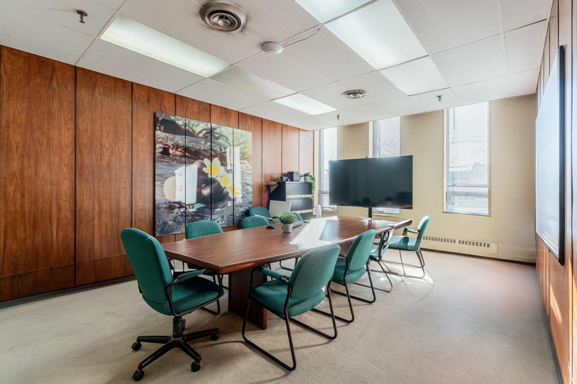 Photo - Bureau