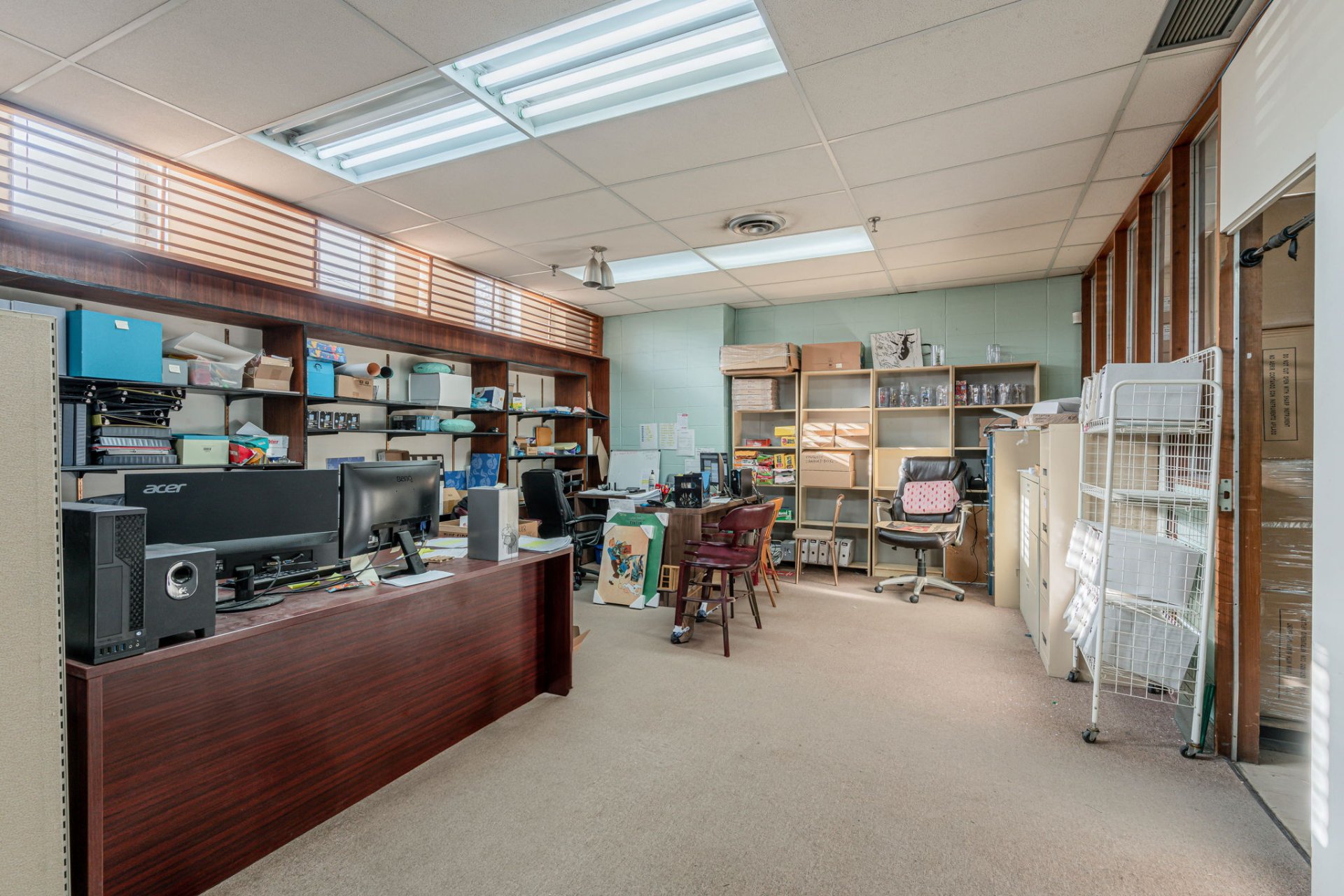 Photo - Bureau