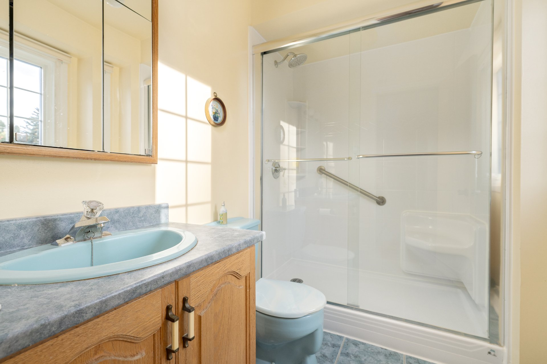 Photo - Ensuite bathroom