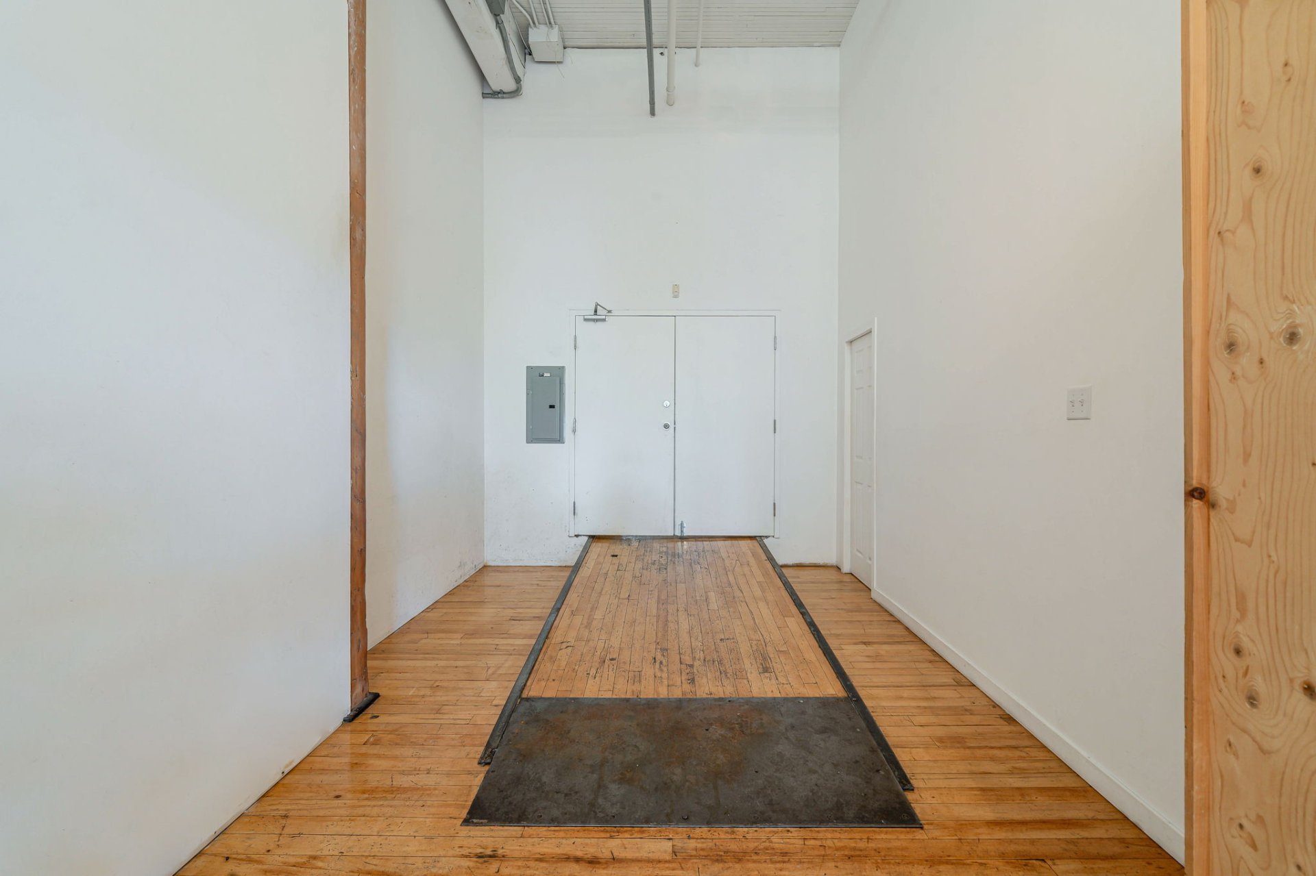 Photo - Hallway