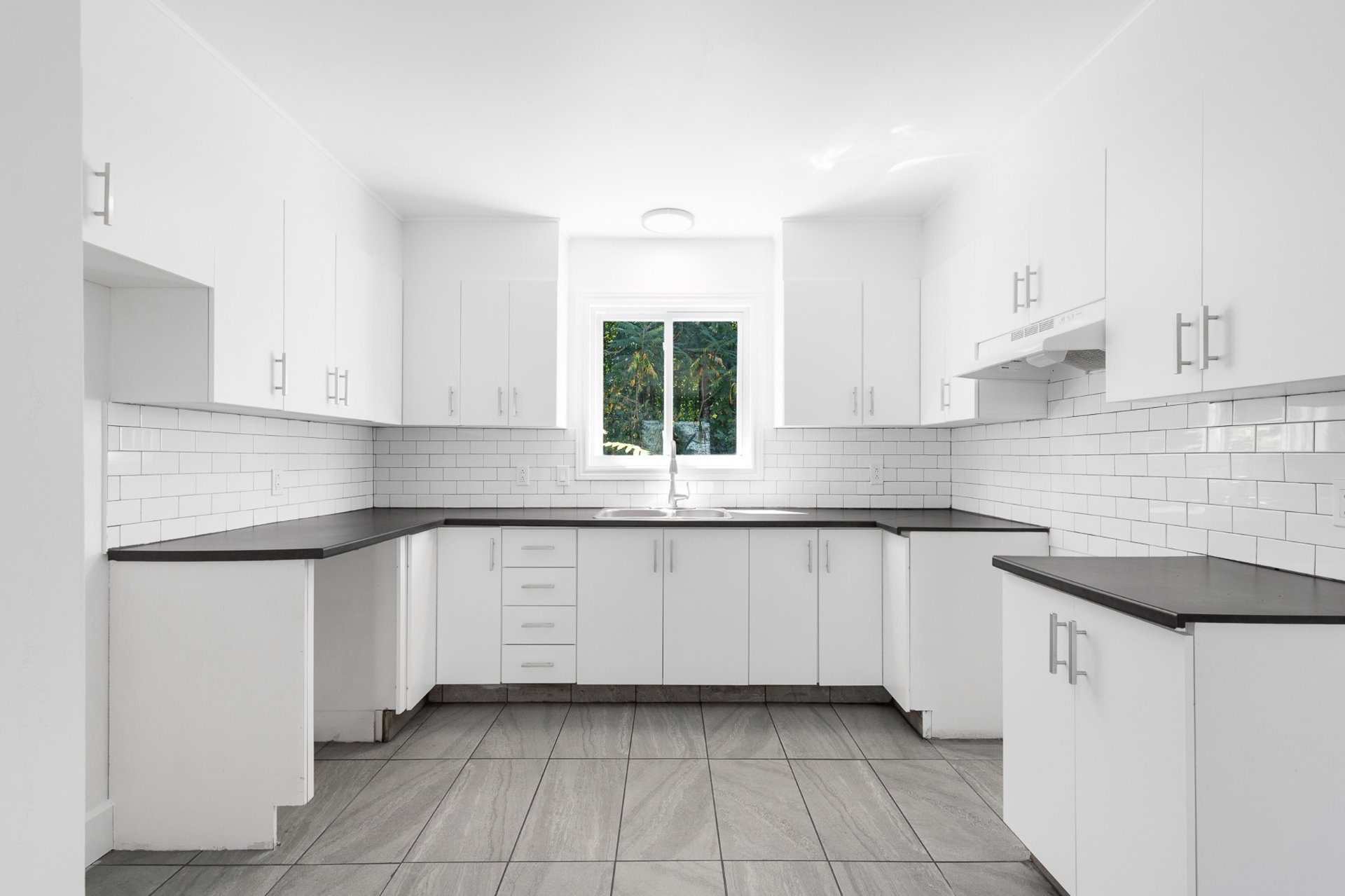 Photo - Kitchen