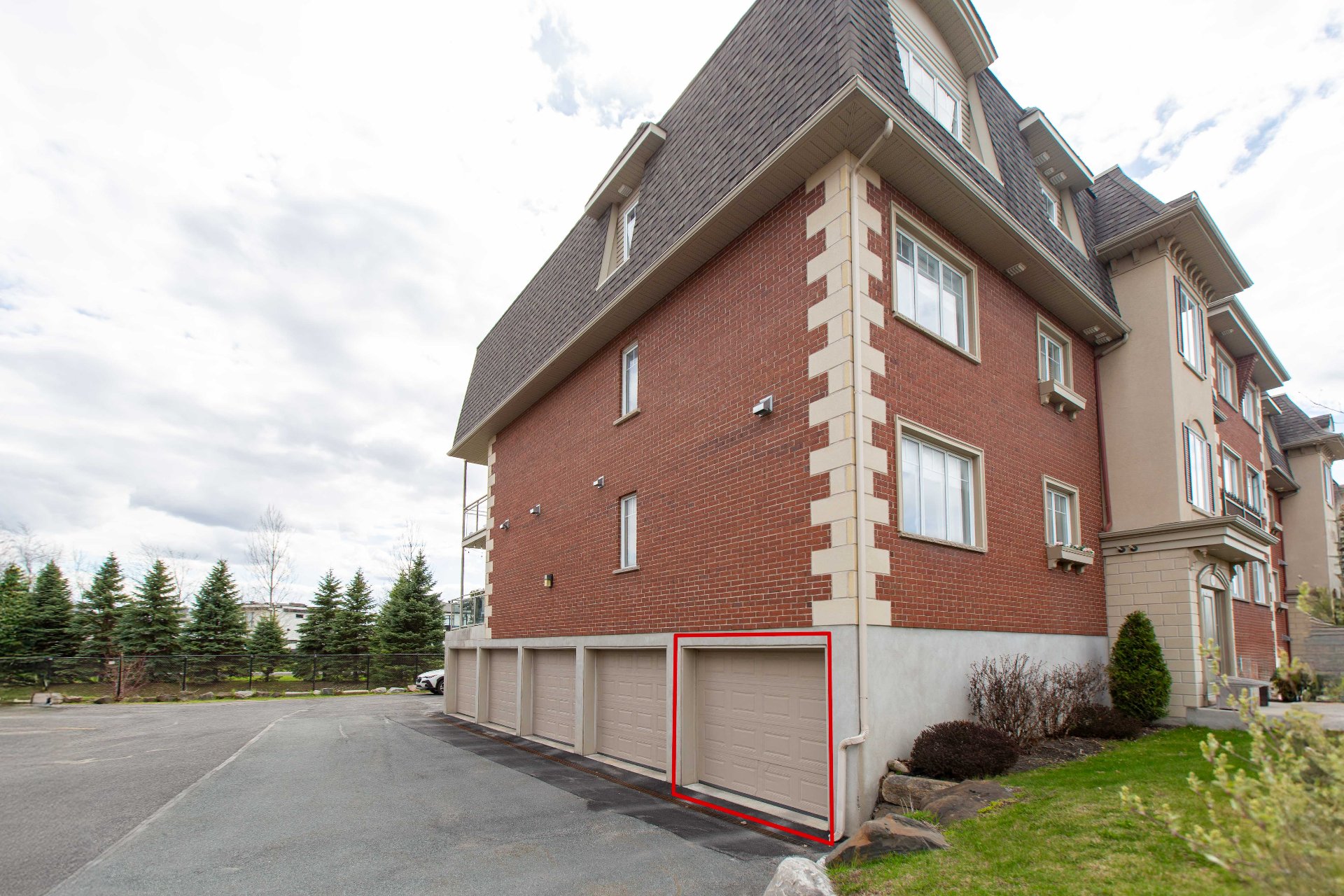 Photo - Exterior