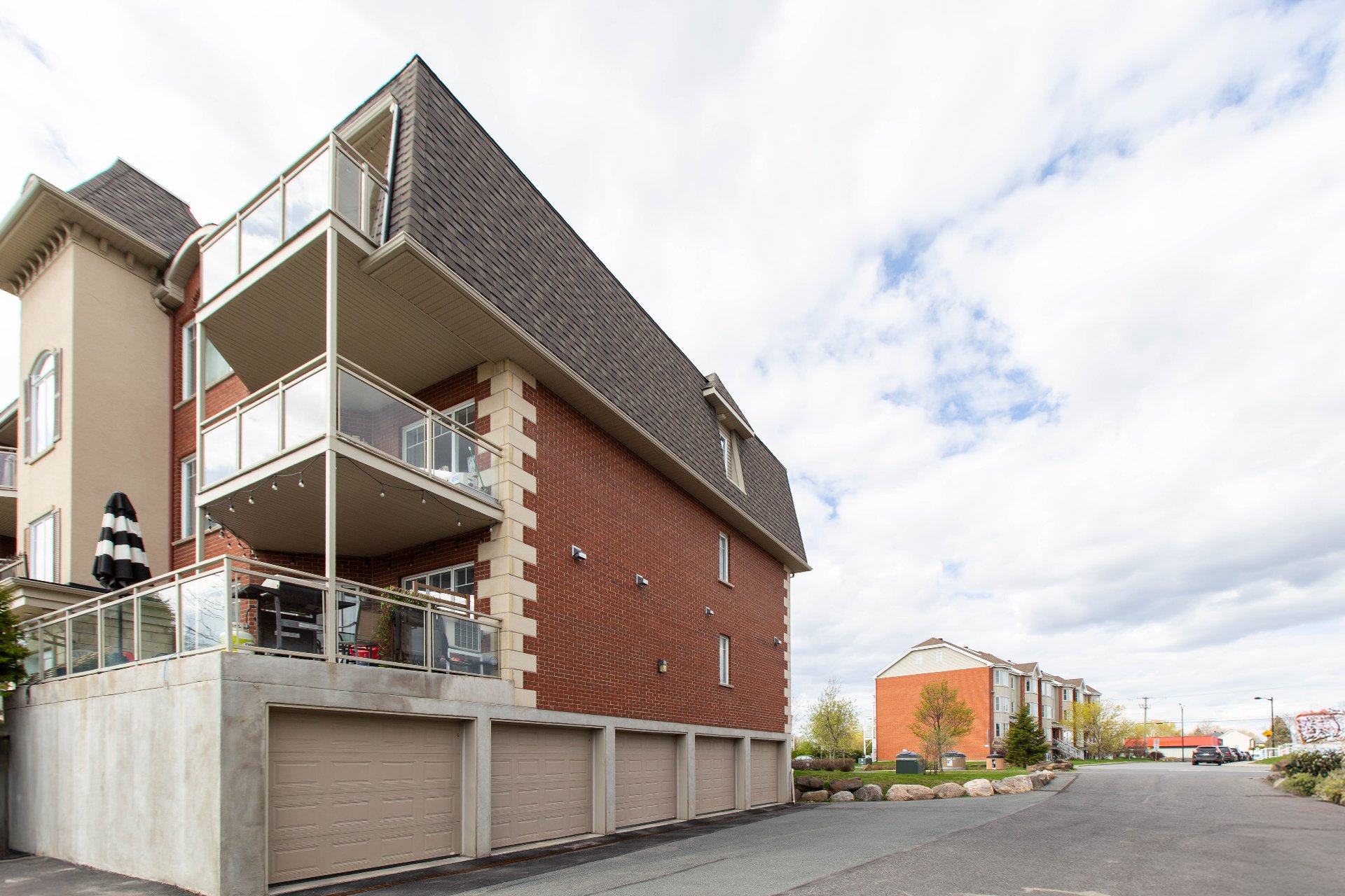 Photo - Exterior