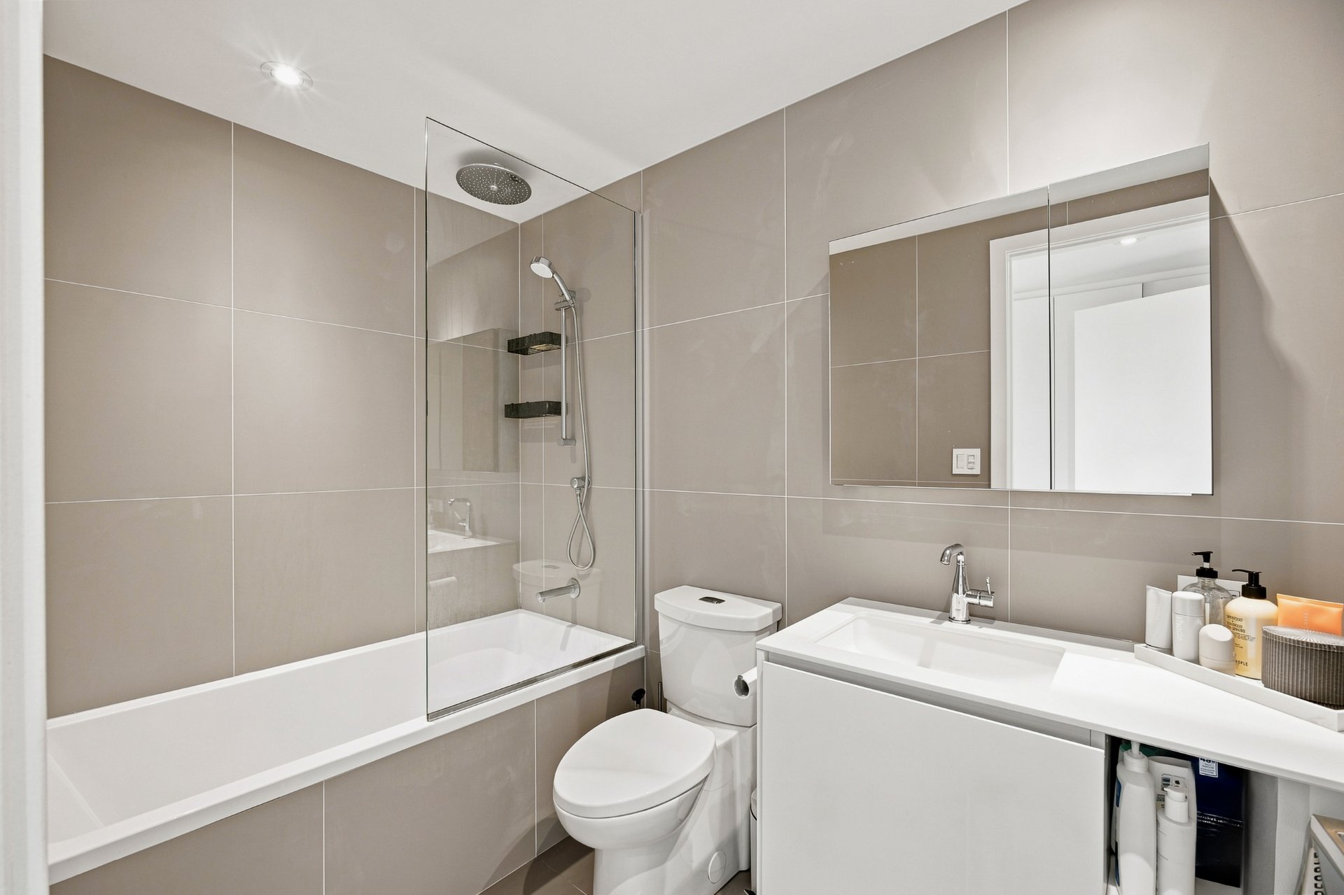 Photo - Salle de bains attenante à la CCP
