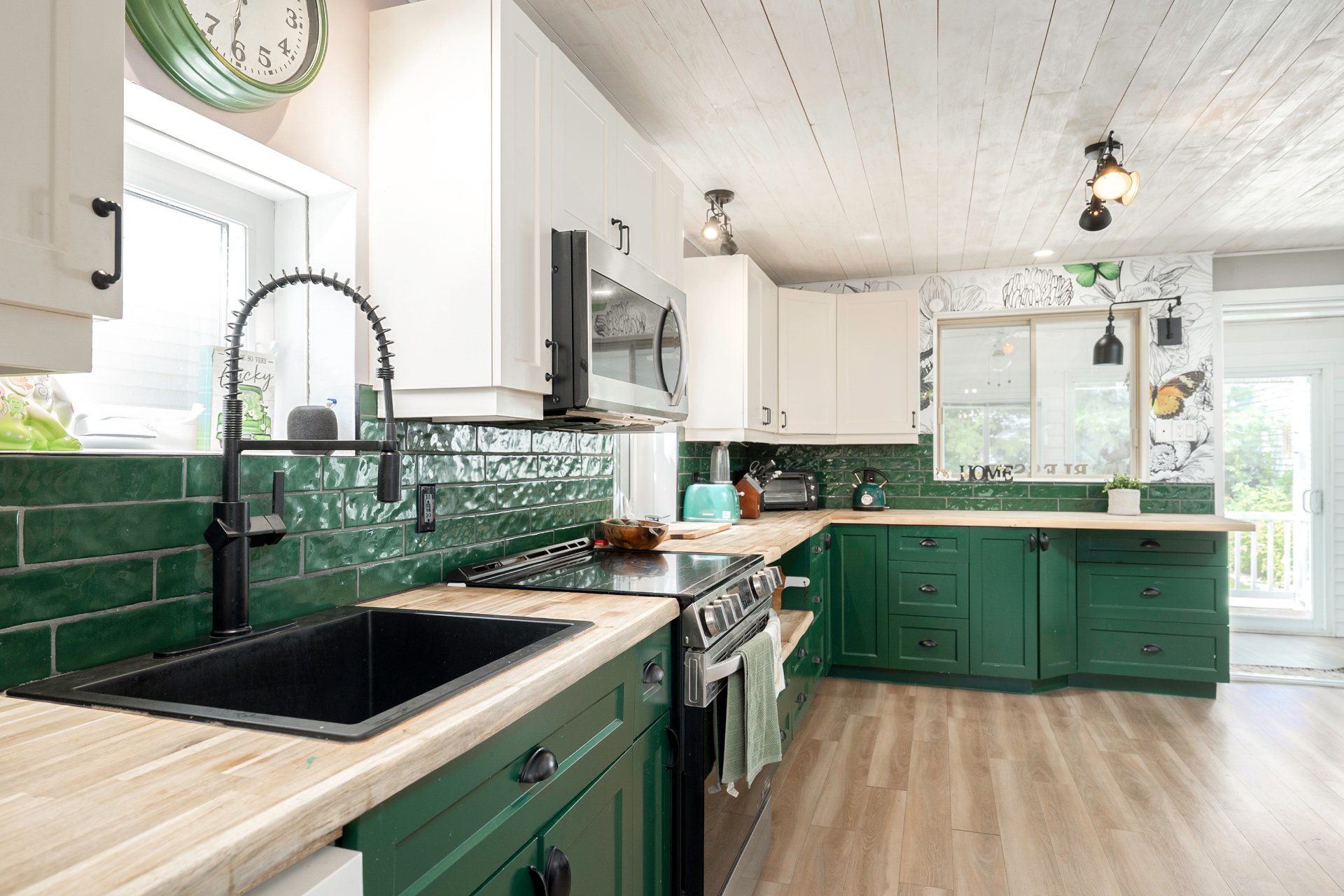 Photo - Kitchen