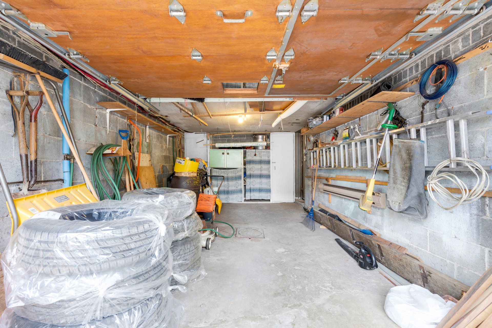 Photo - Garage