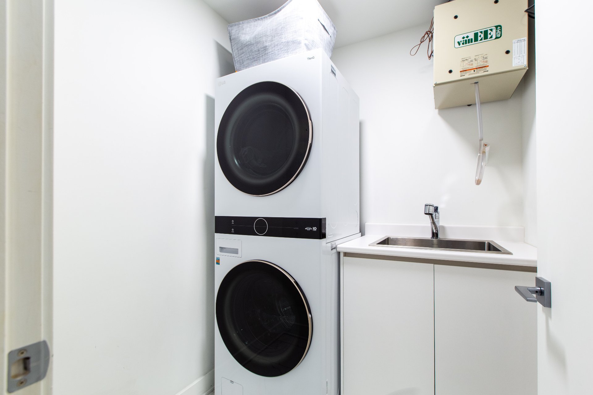 Photo - Laundry room