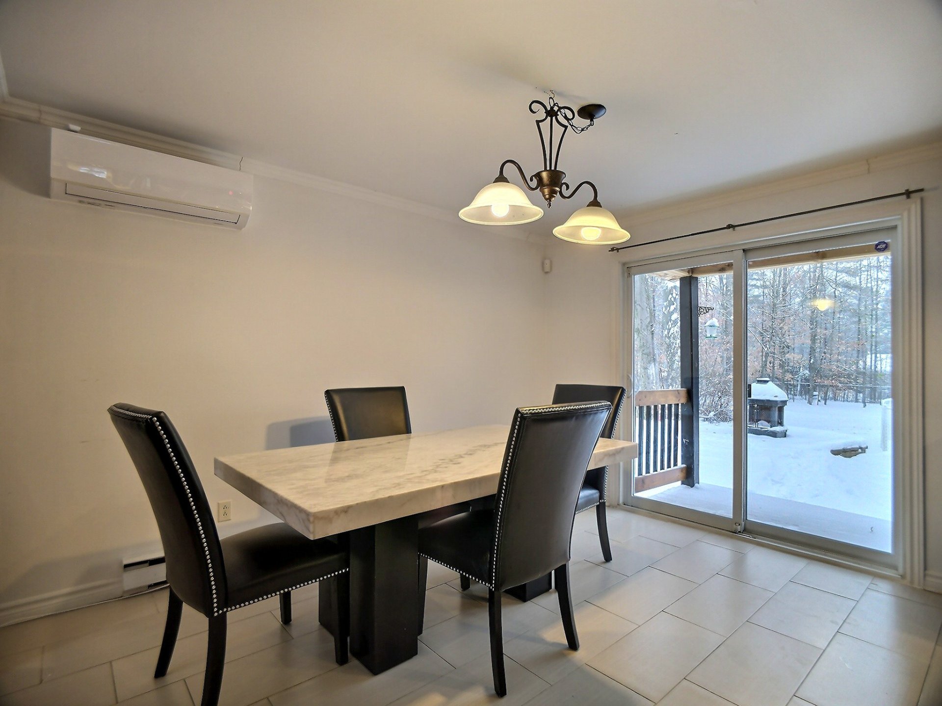 Photo - Salle à manger