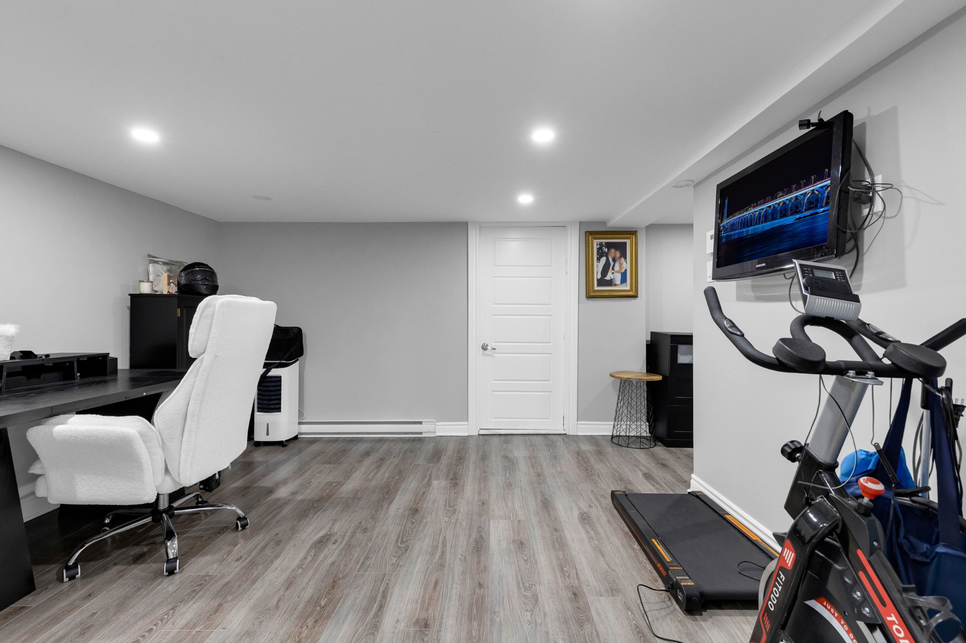 Photo - Family room