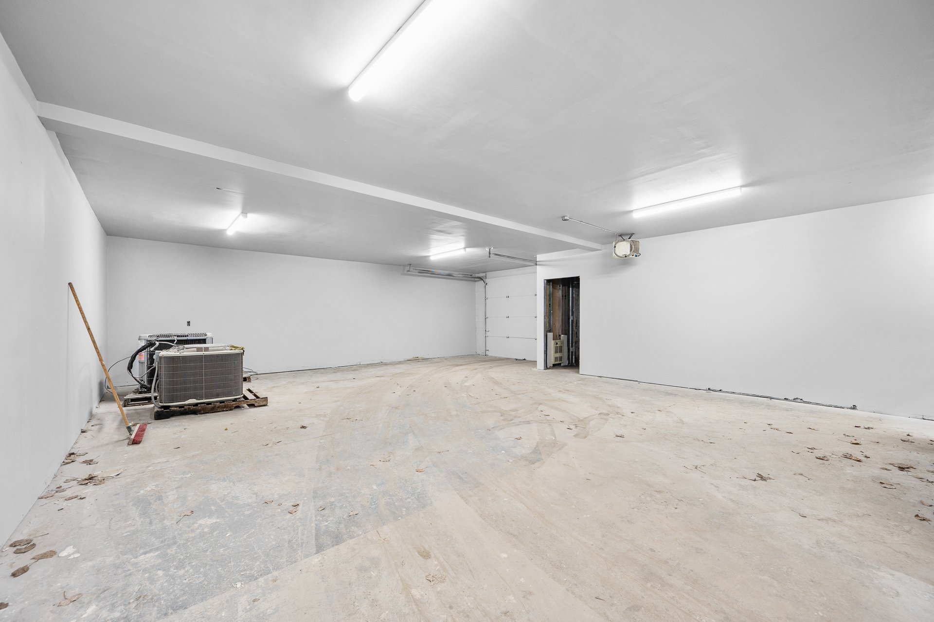 Photo - Interior