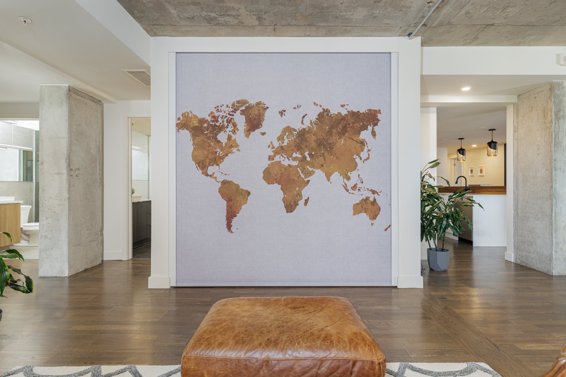Photo - Bureau