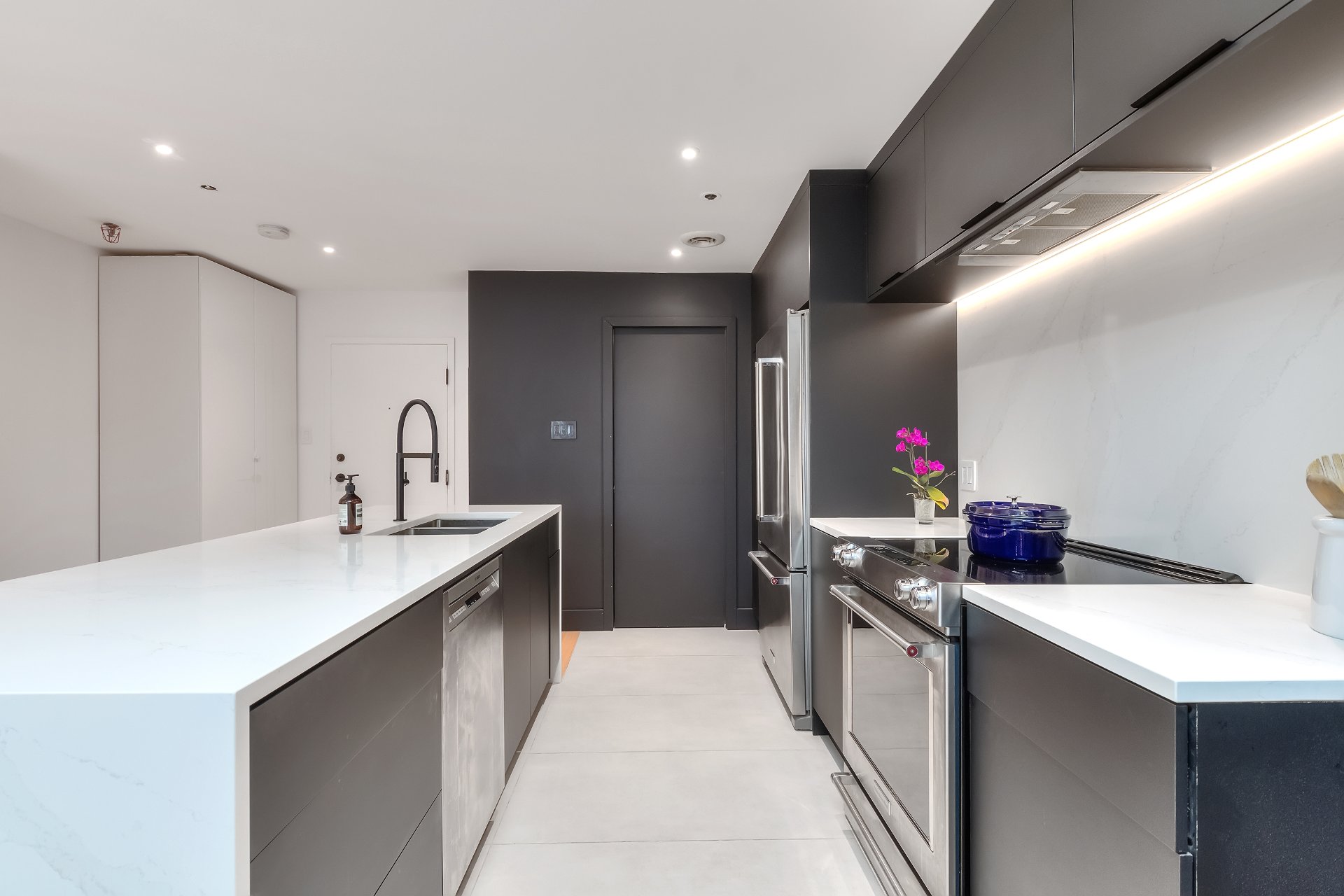 Photo - Kitchen