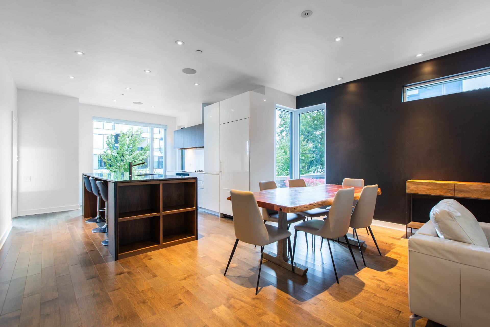 Photo - Dining room