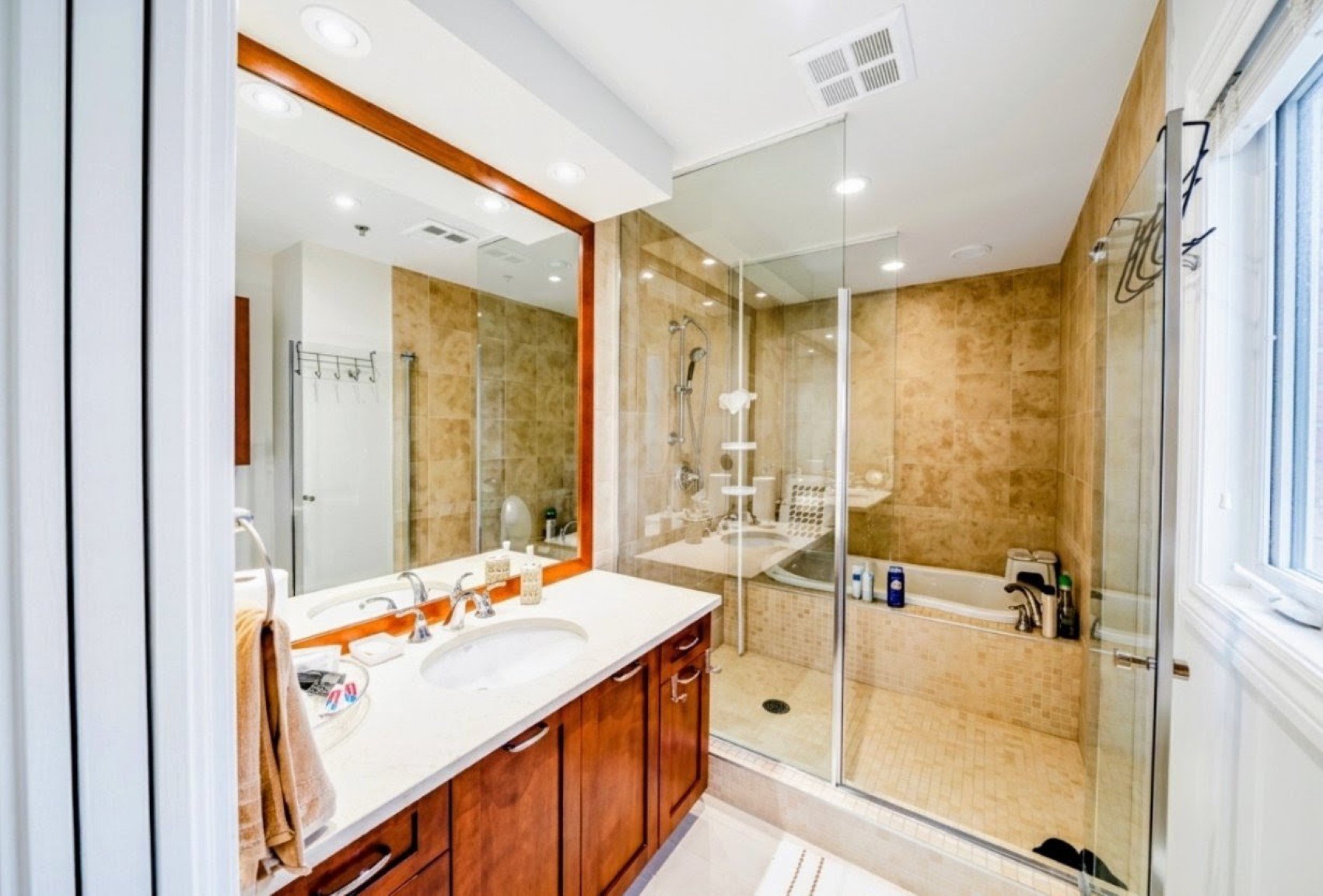 Photo - Ensuite bathroom