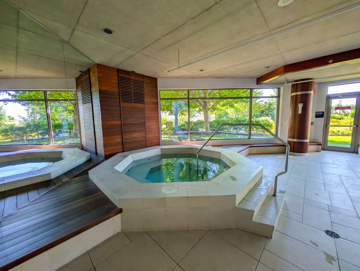Photo - Hot tub