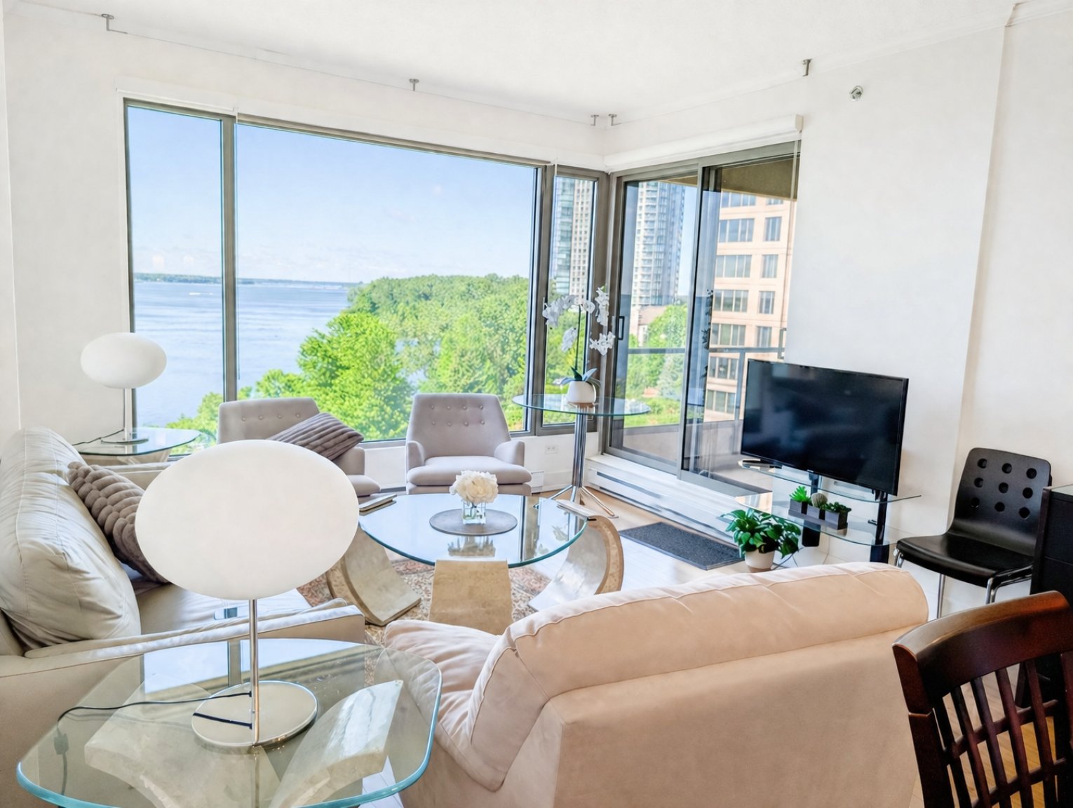 Photo - Family room