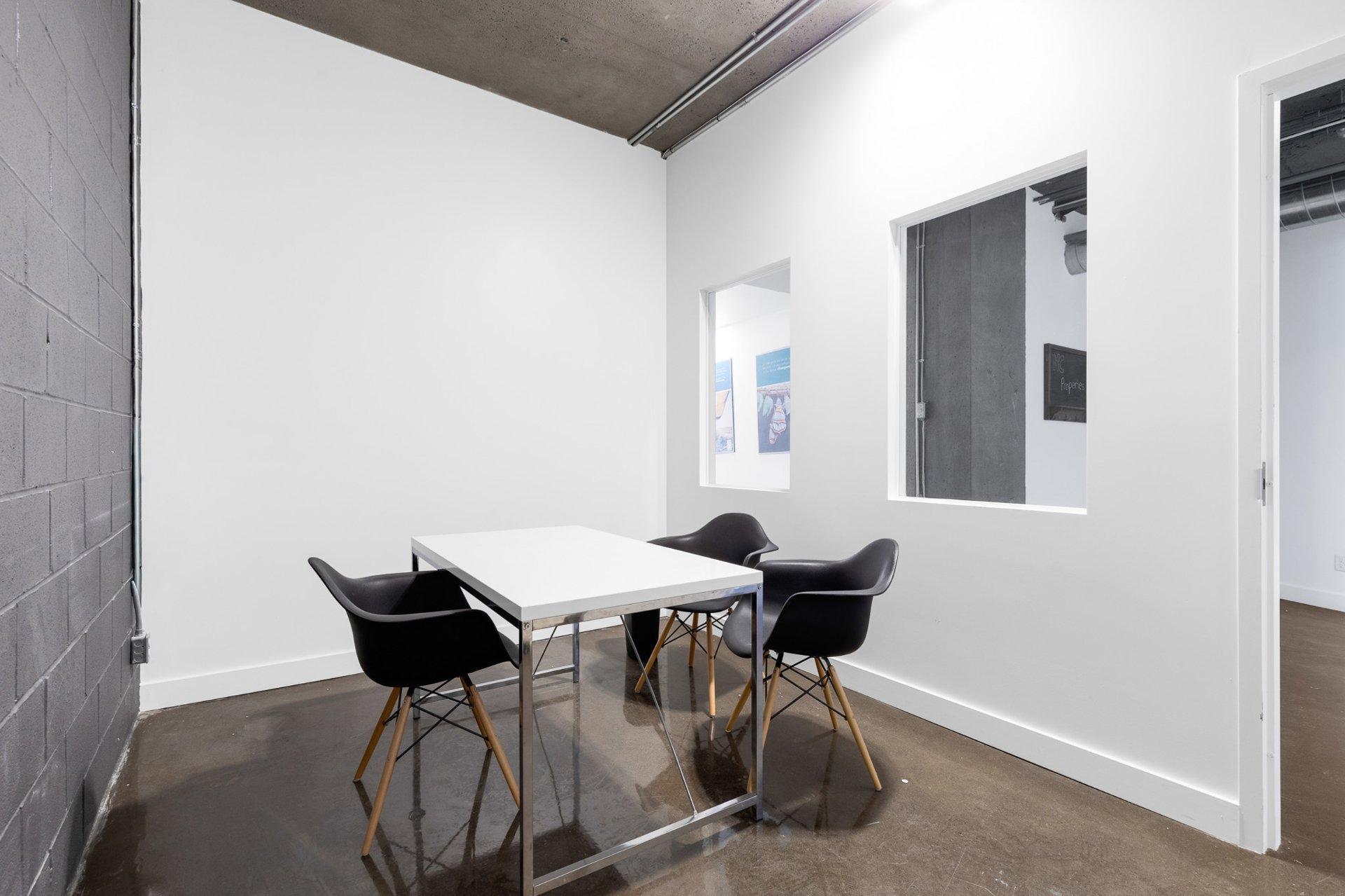 Photo - Bureau