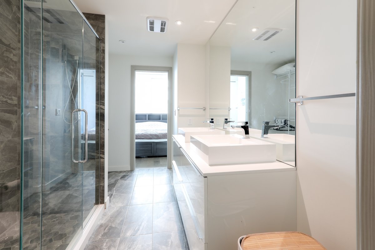 Photo - Ensuite bathroom