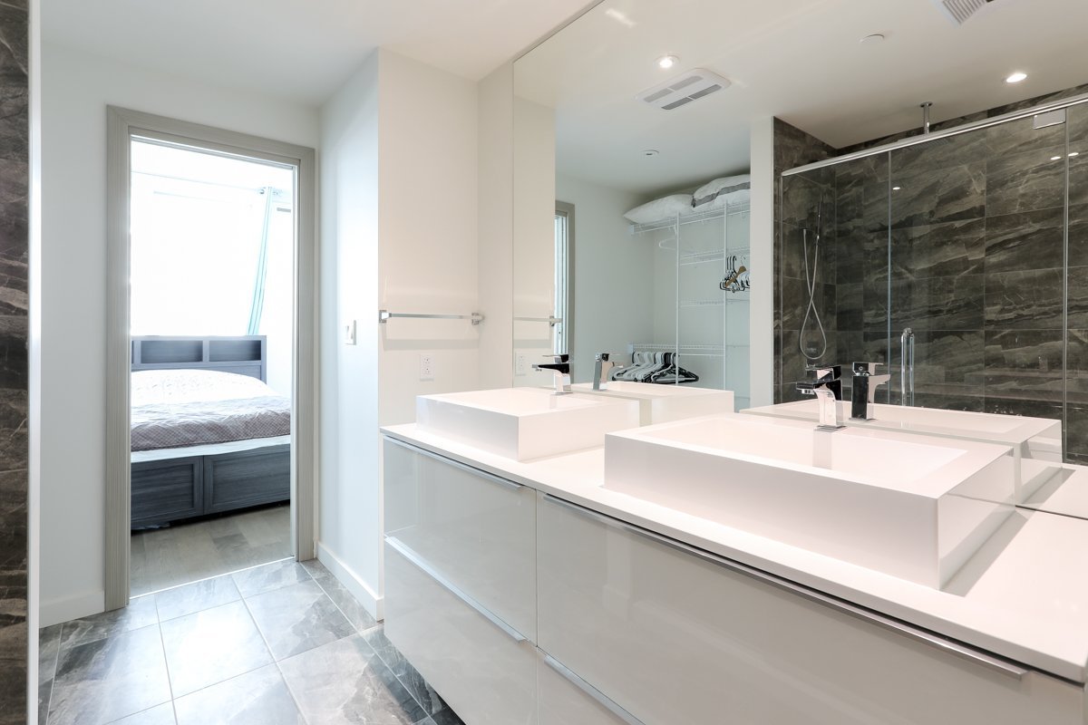 Photo - Ensuite bathroom