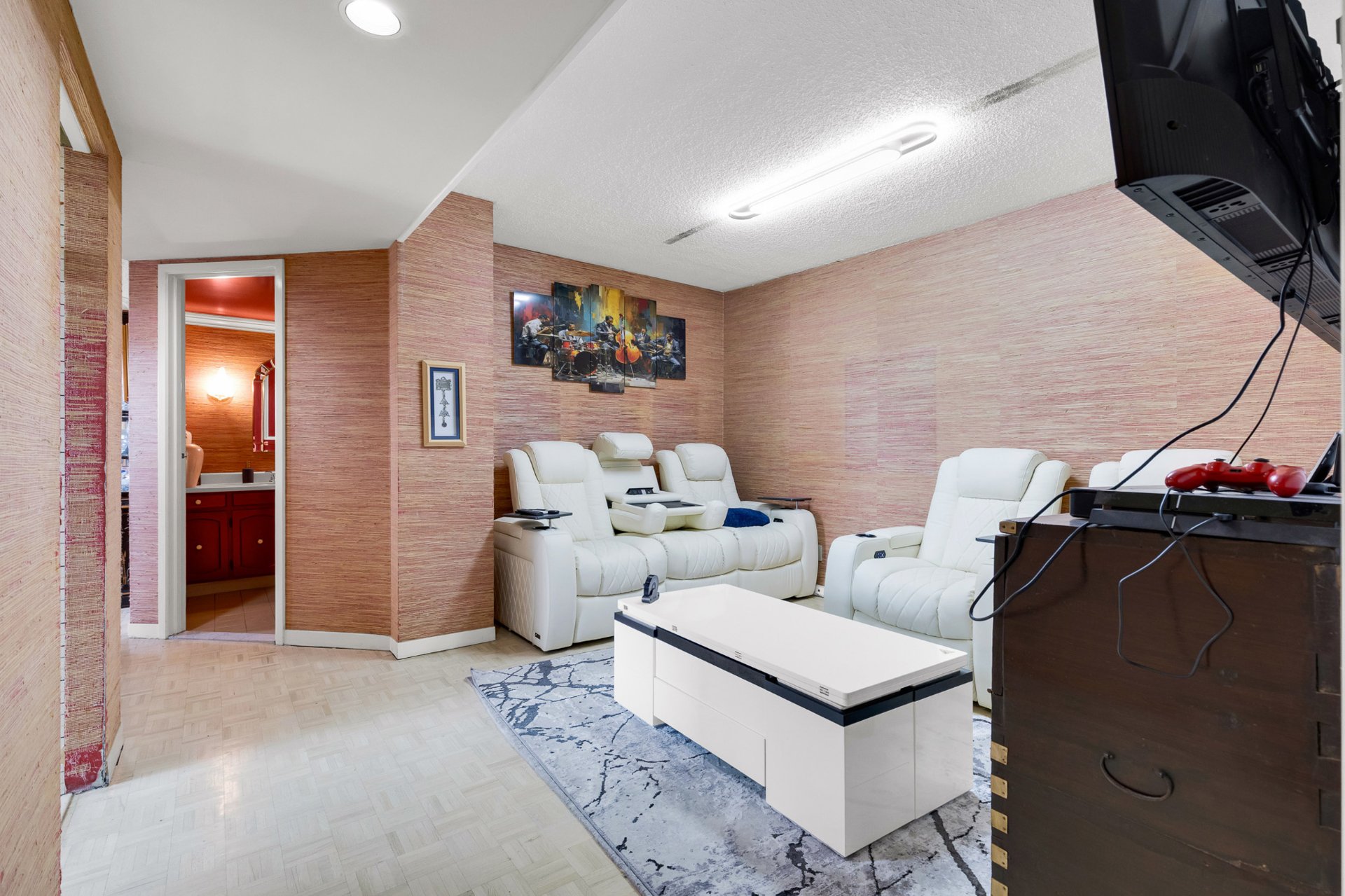 Photo - Family room