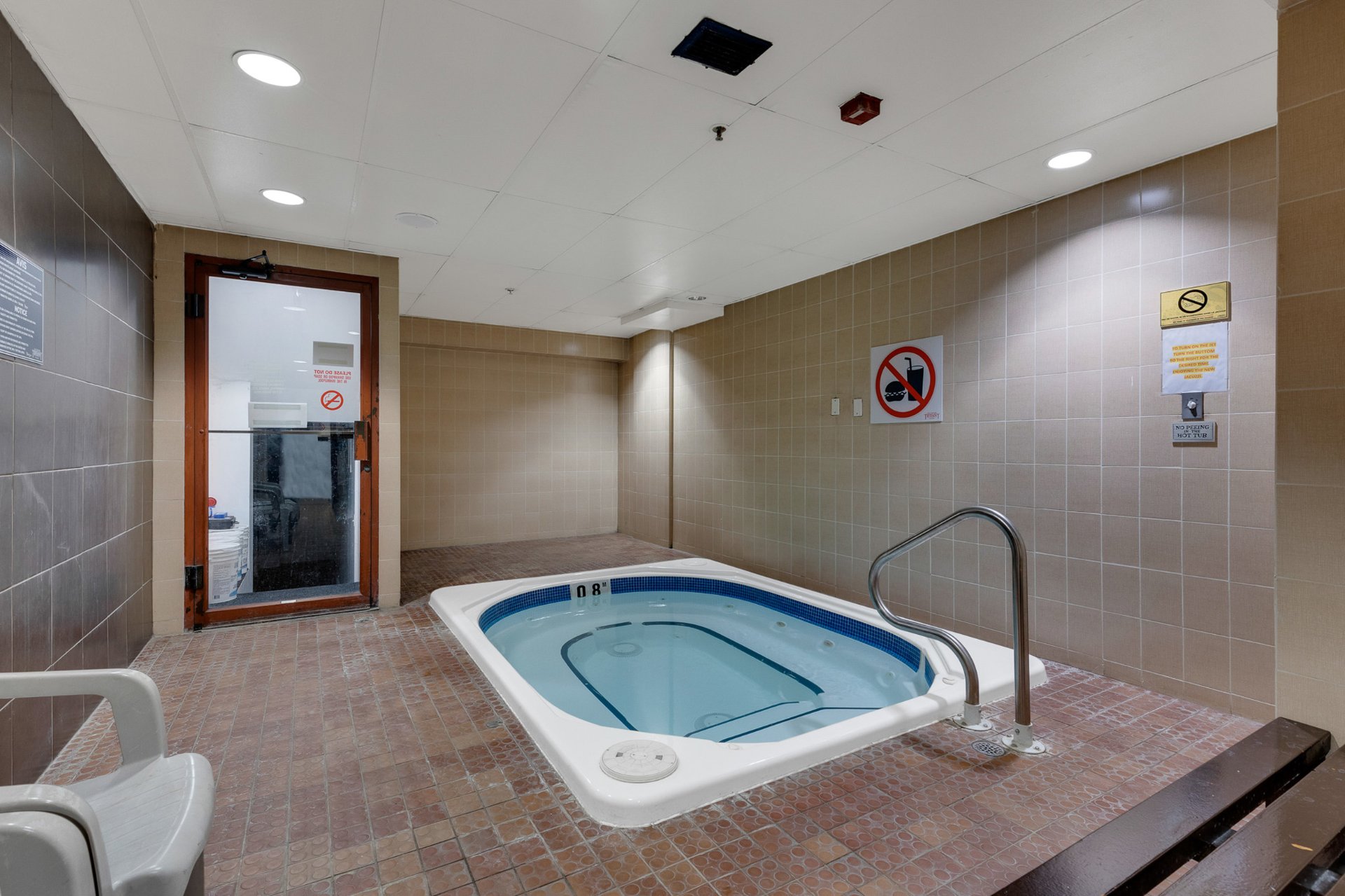 Photo - Hot tub