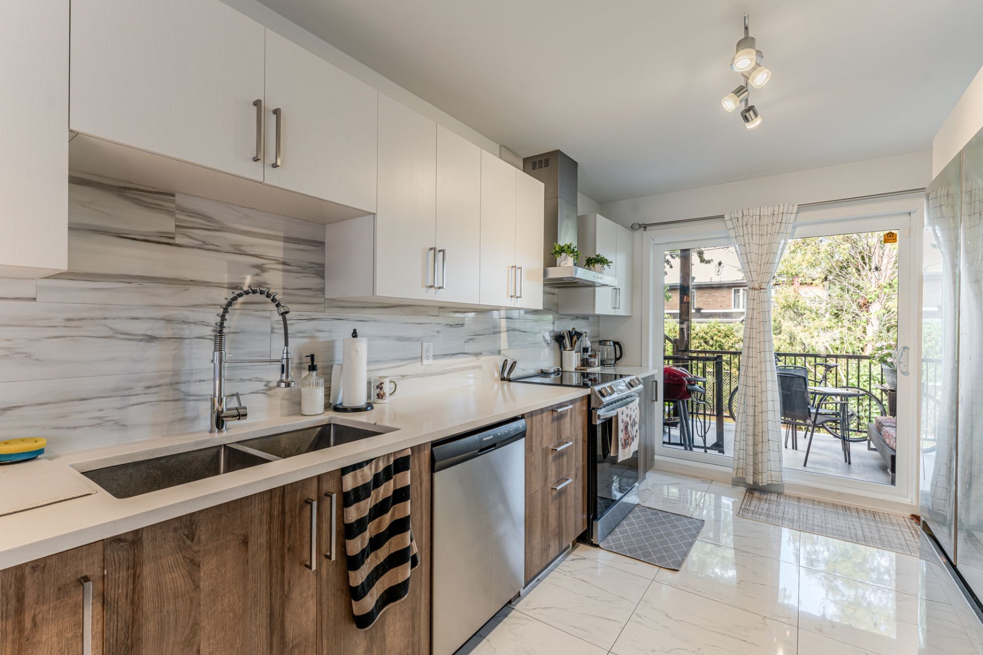Photo - Kitchen