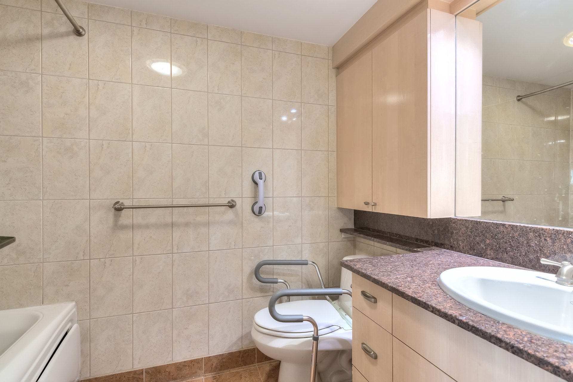 Photo - Salle de bains attenante à la CCP