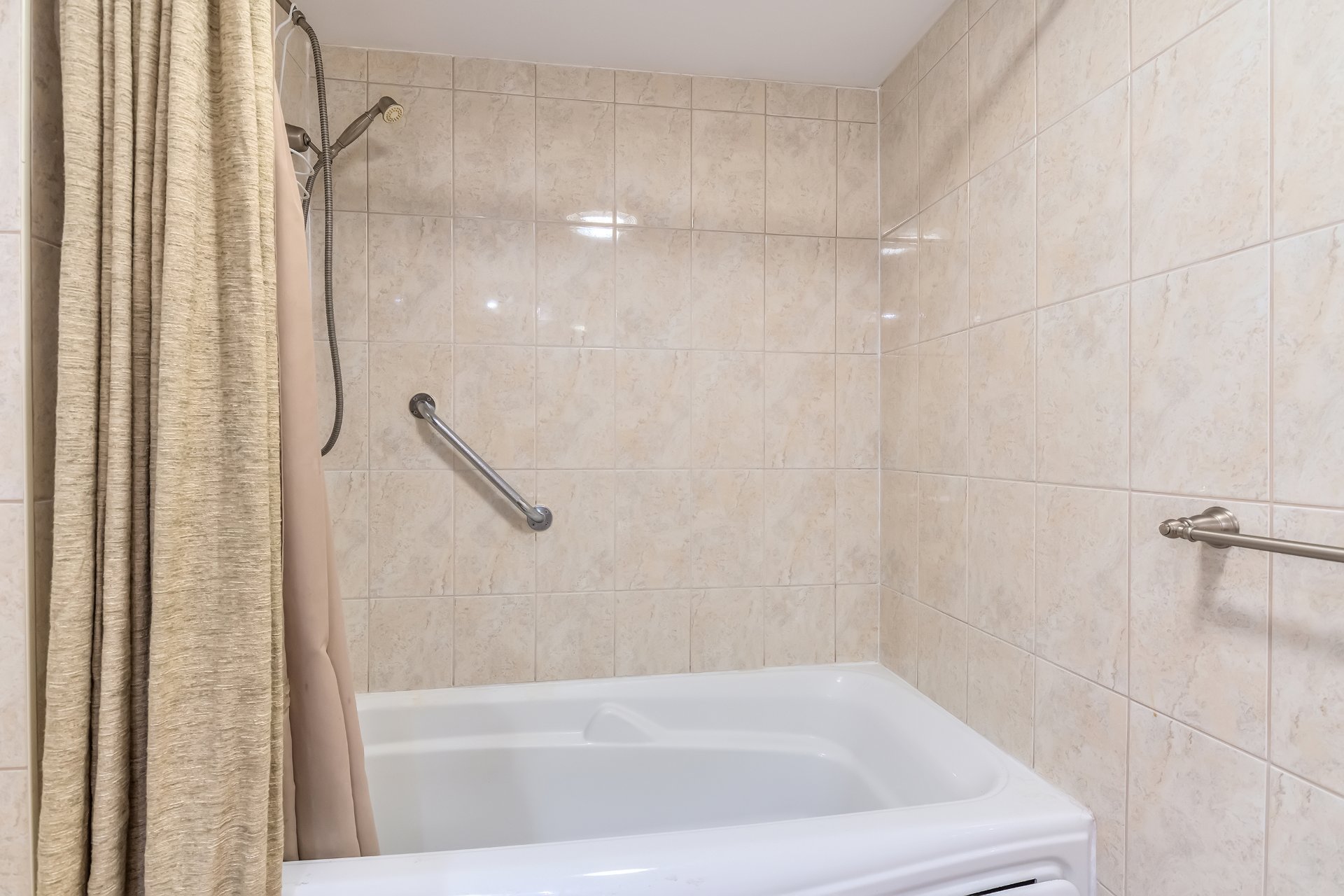 Photo - Salle de bains attenante à la CCP