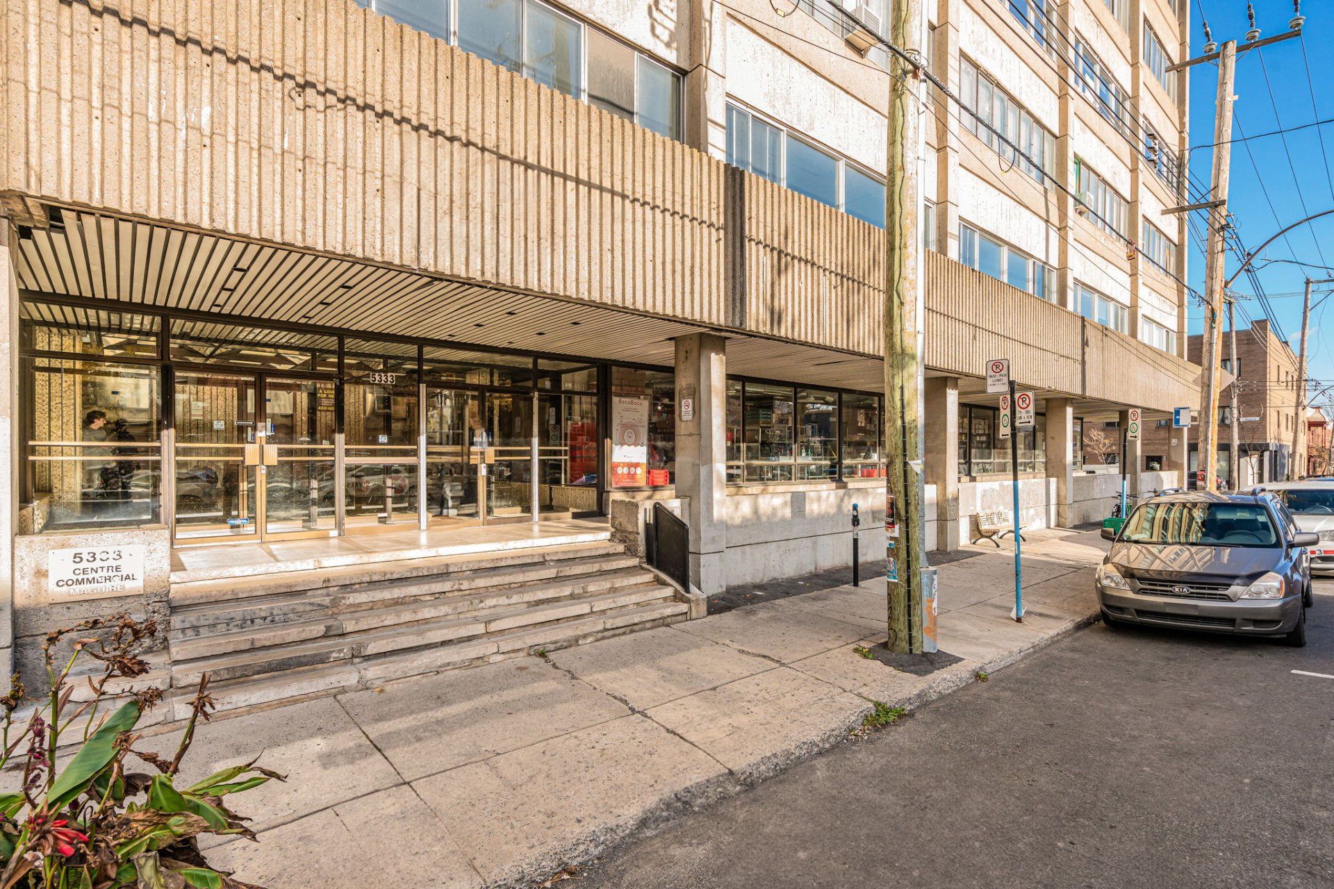 Photo - Façade