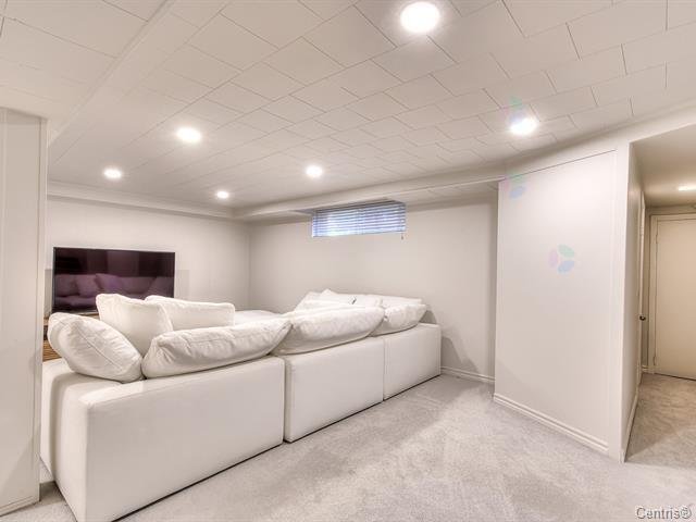 Photo - Family room
