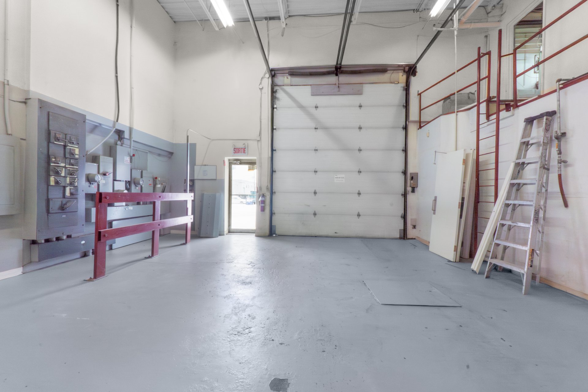 Photo - Garage