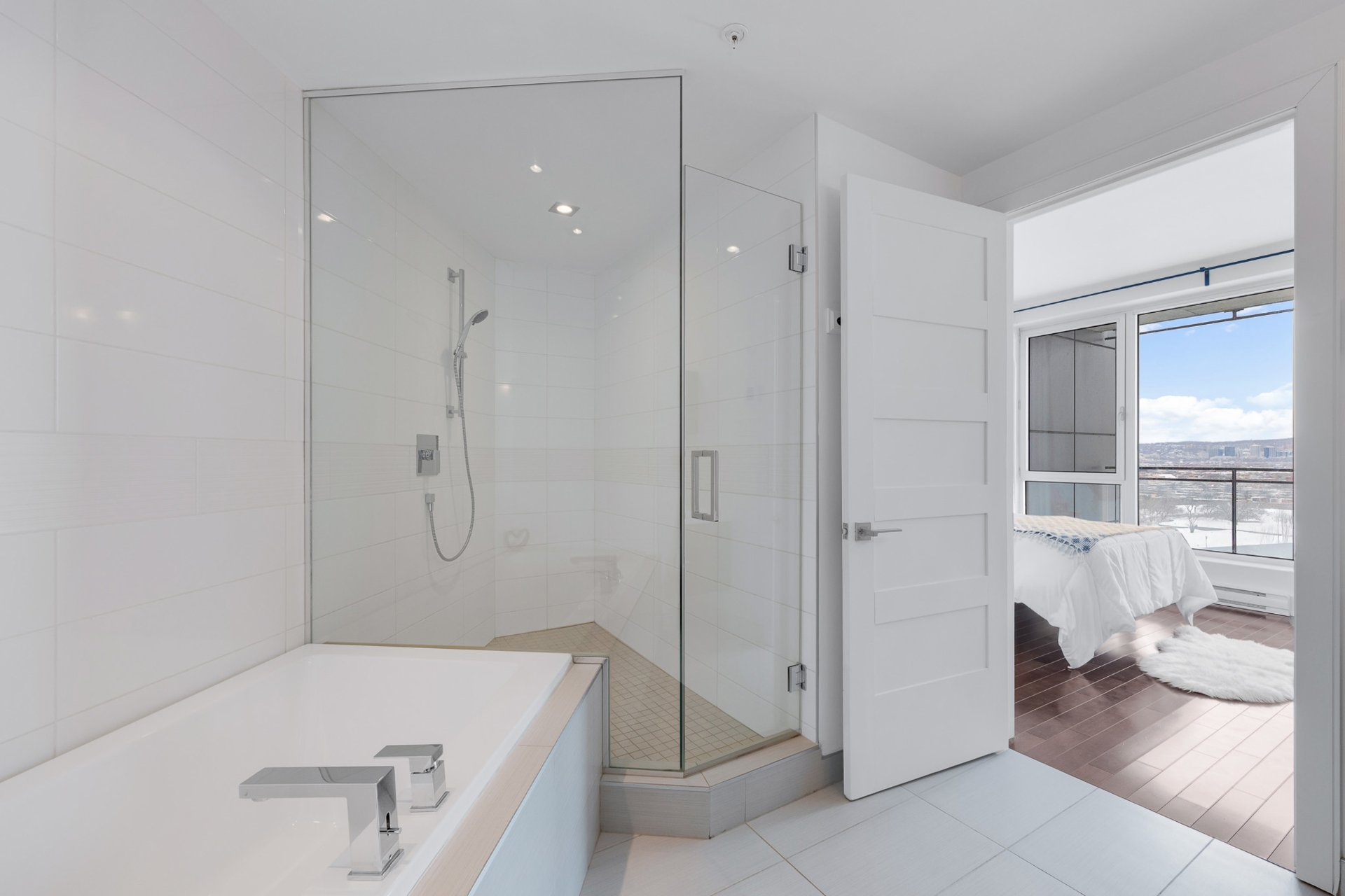 Photo - Ensuite bathroom