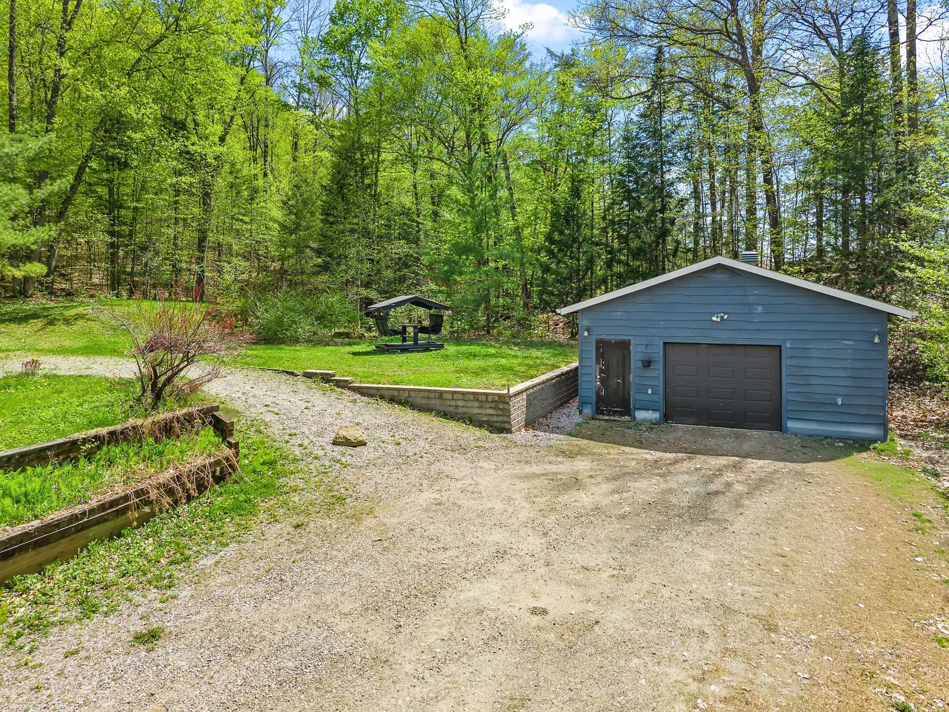 Photo - Garage