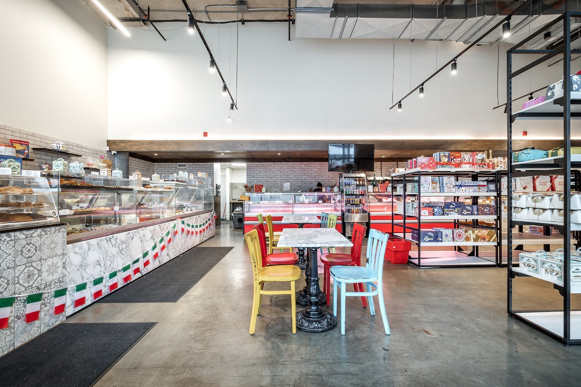 Photo - Commerce