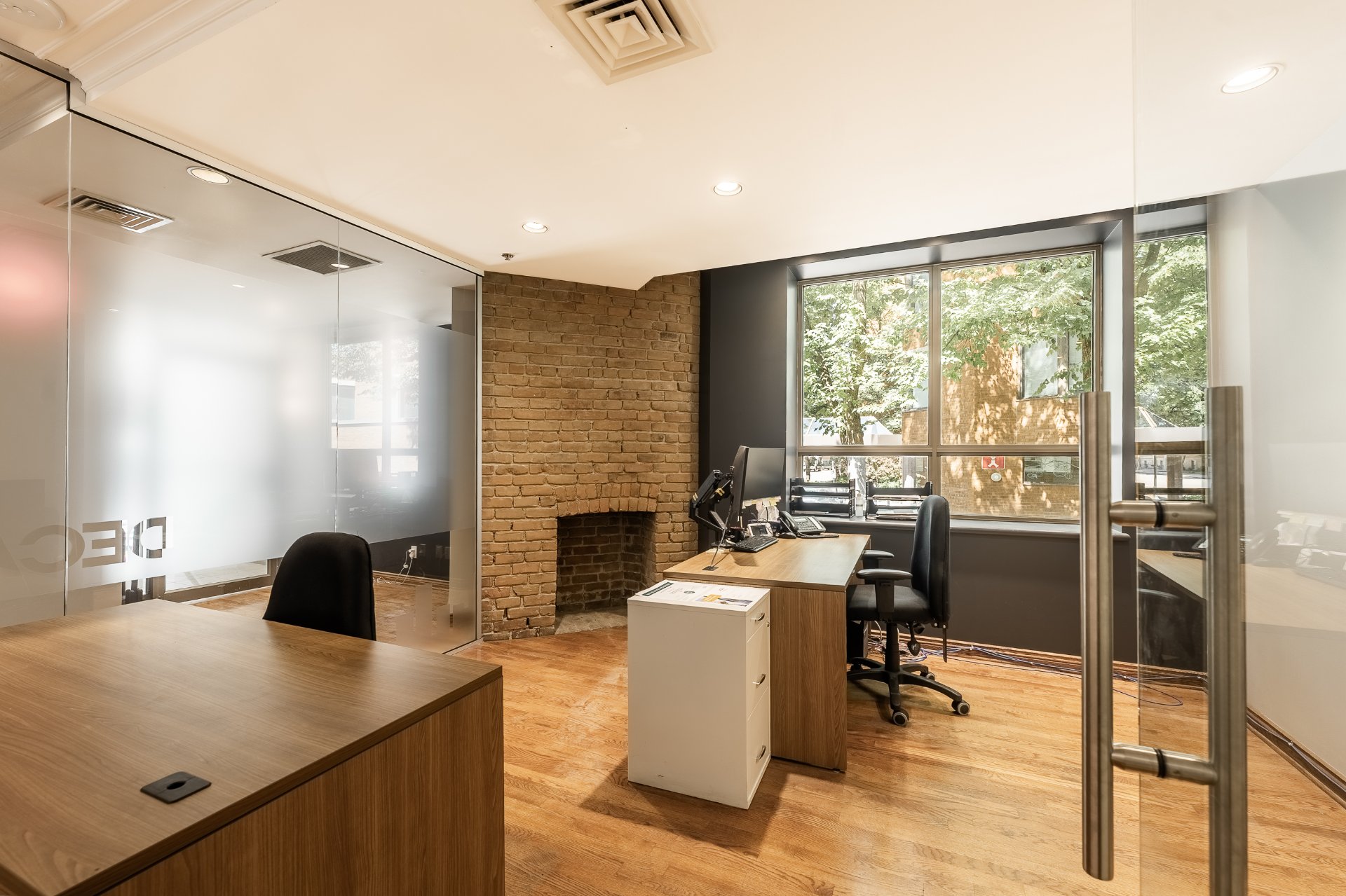 Photo - Bureau