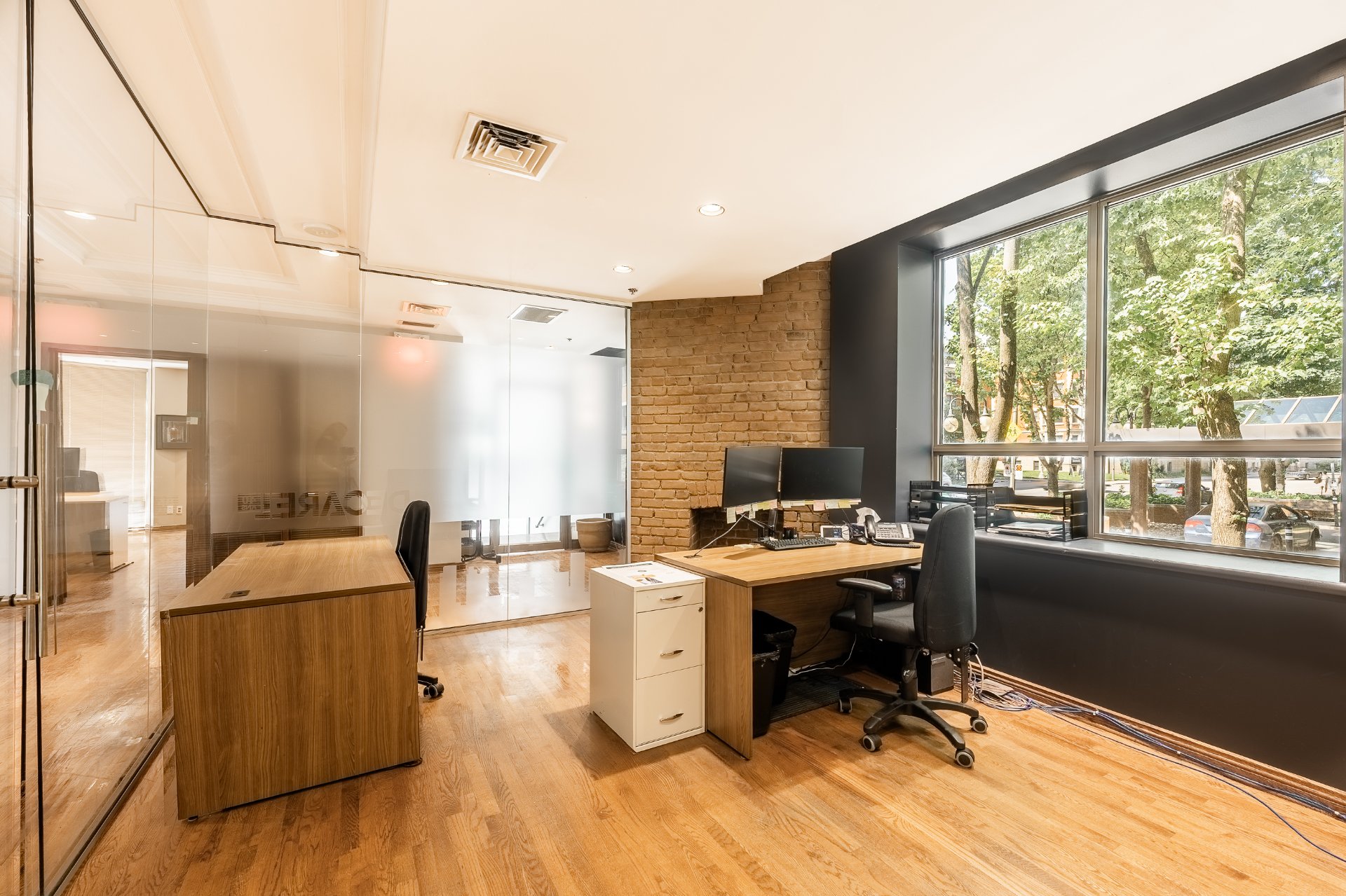 Photo - Bureau