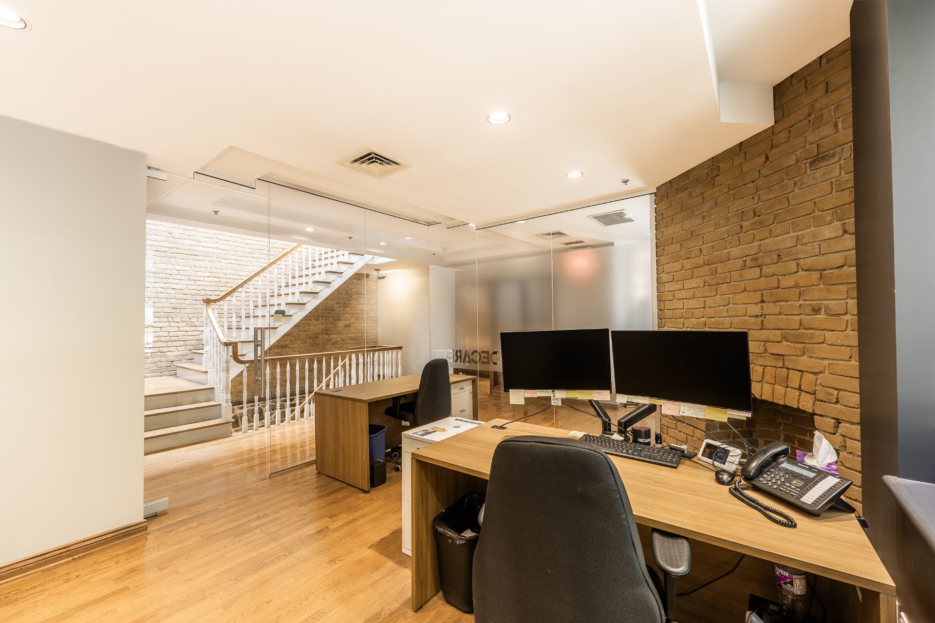 Photo - Bureau