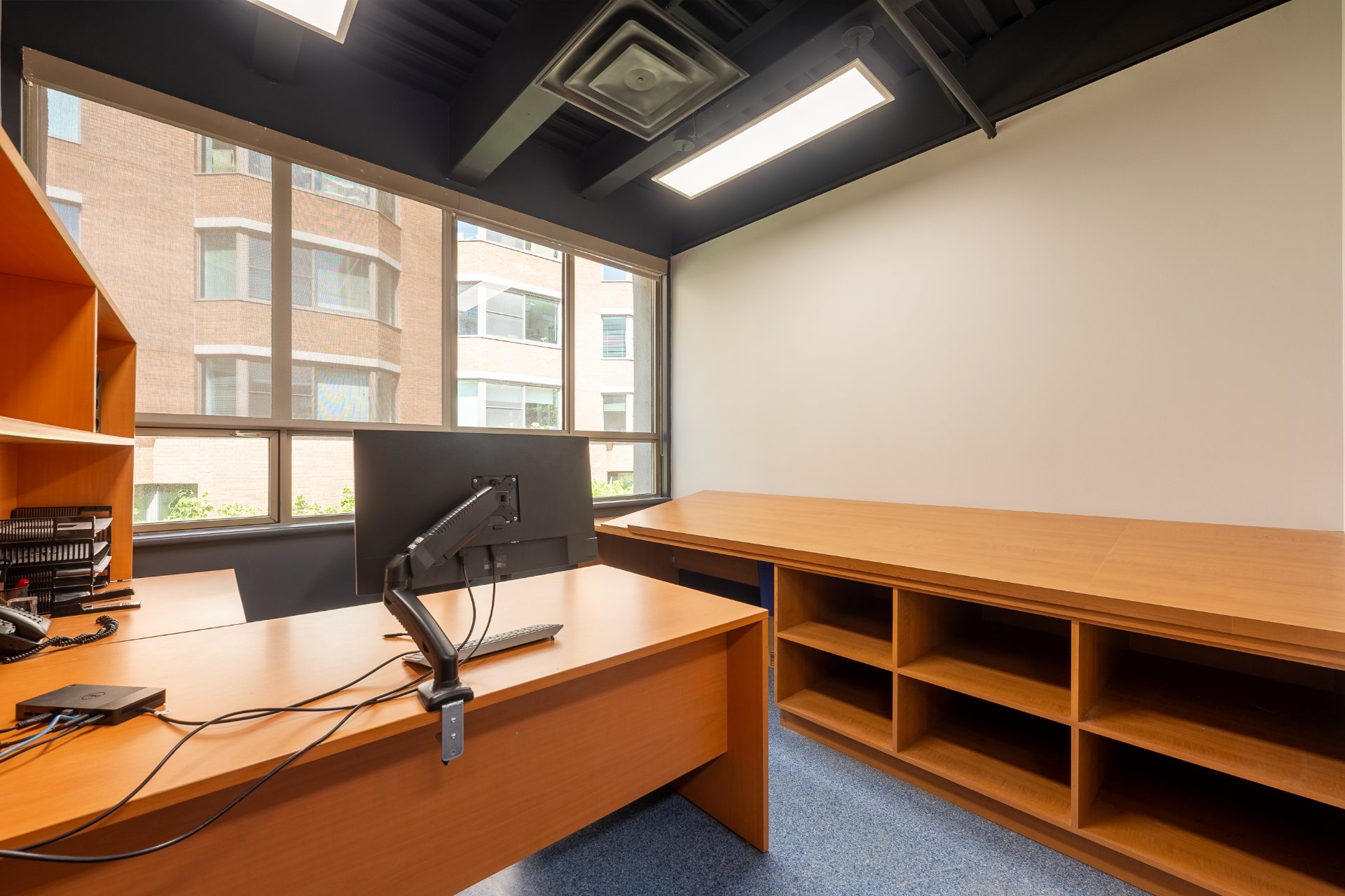 Photo - Bureau