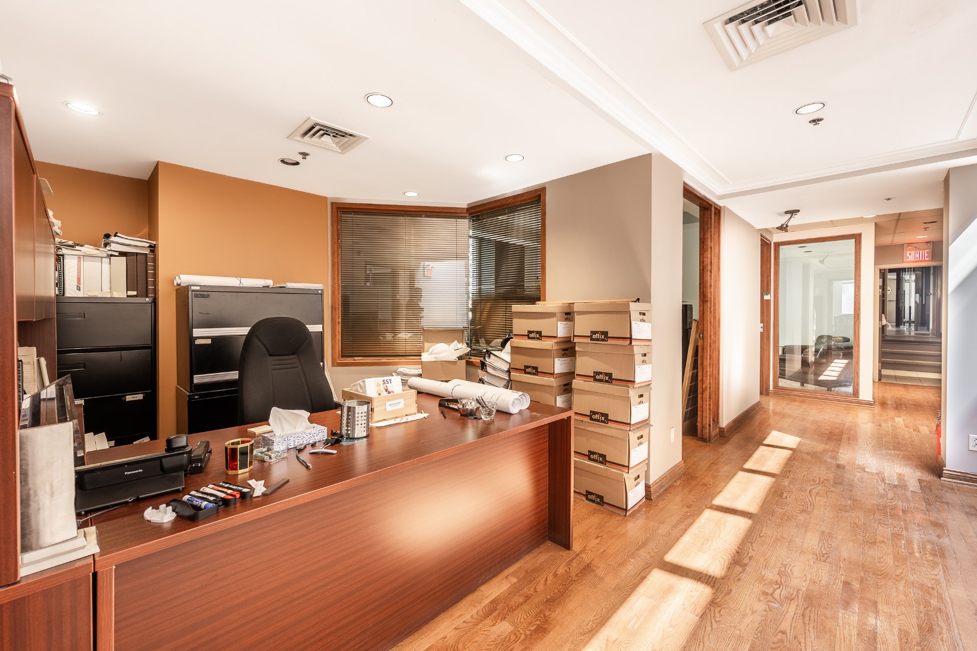 Photo - Bureau