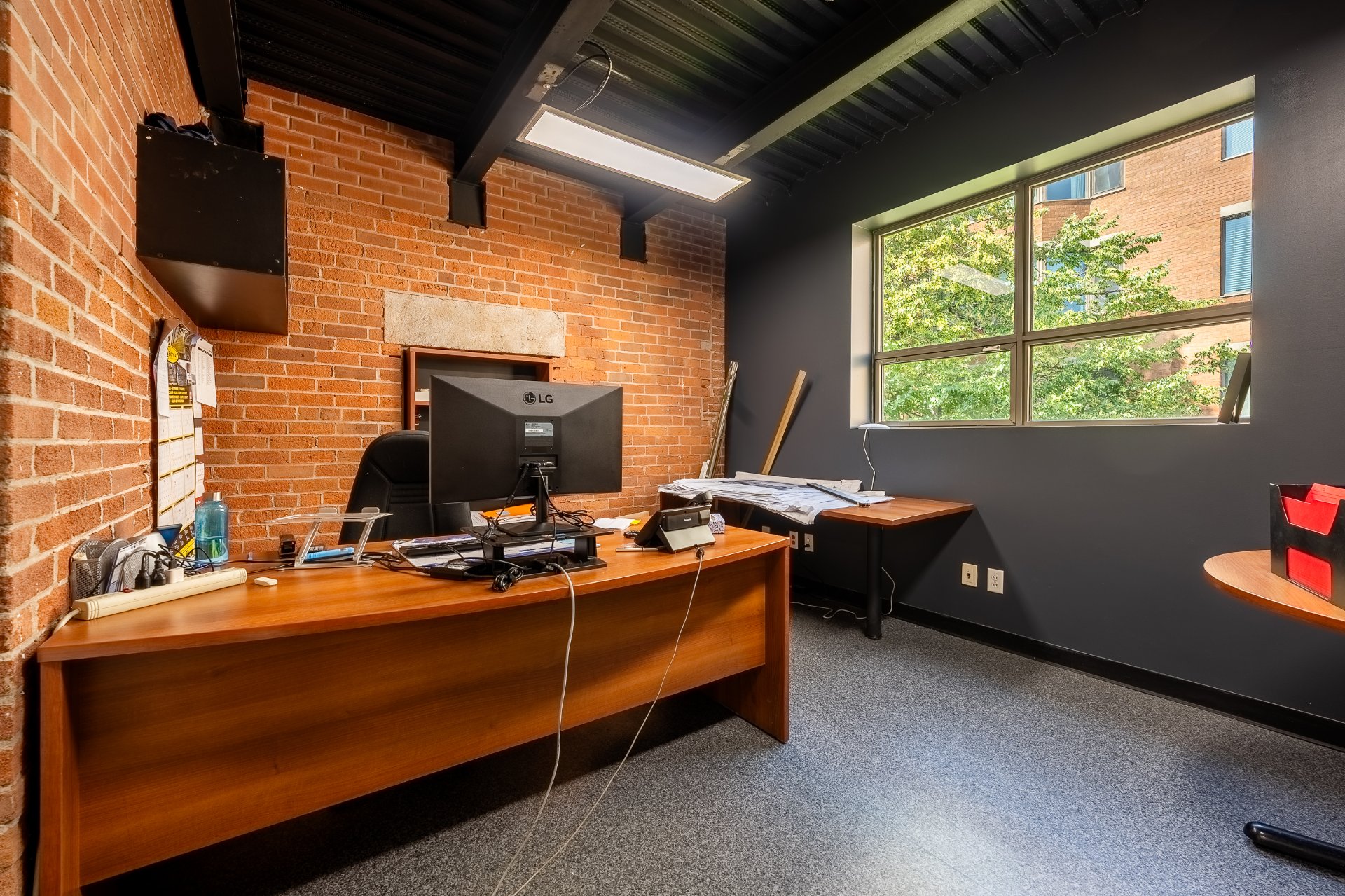 Photo - Bureau