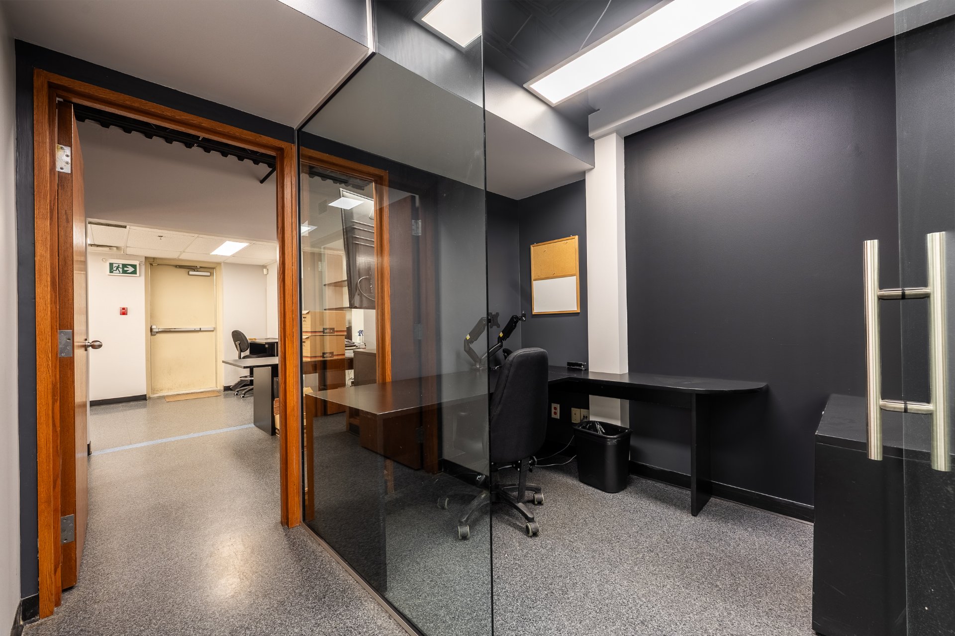Photo - Bureau