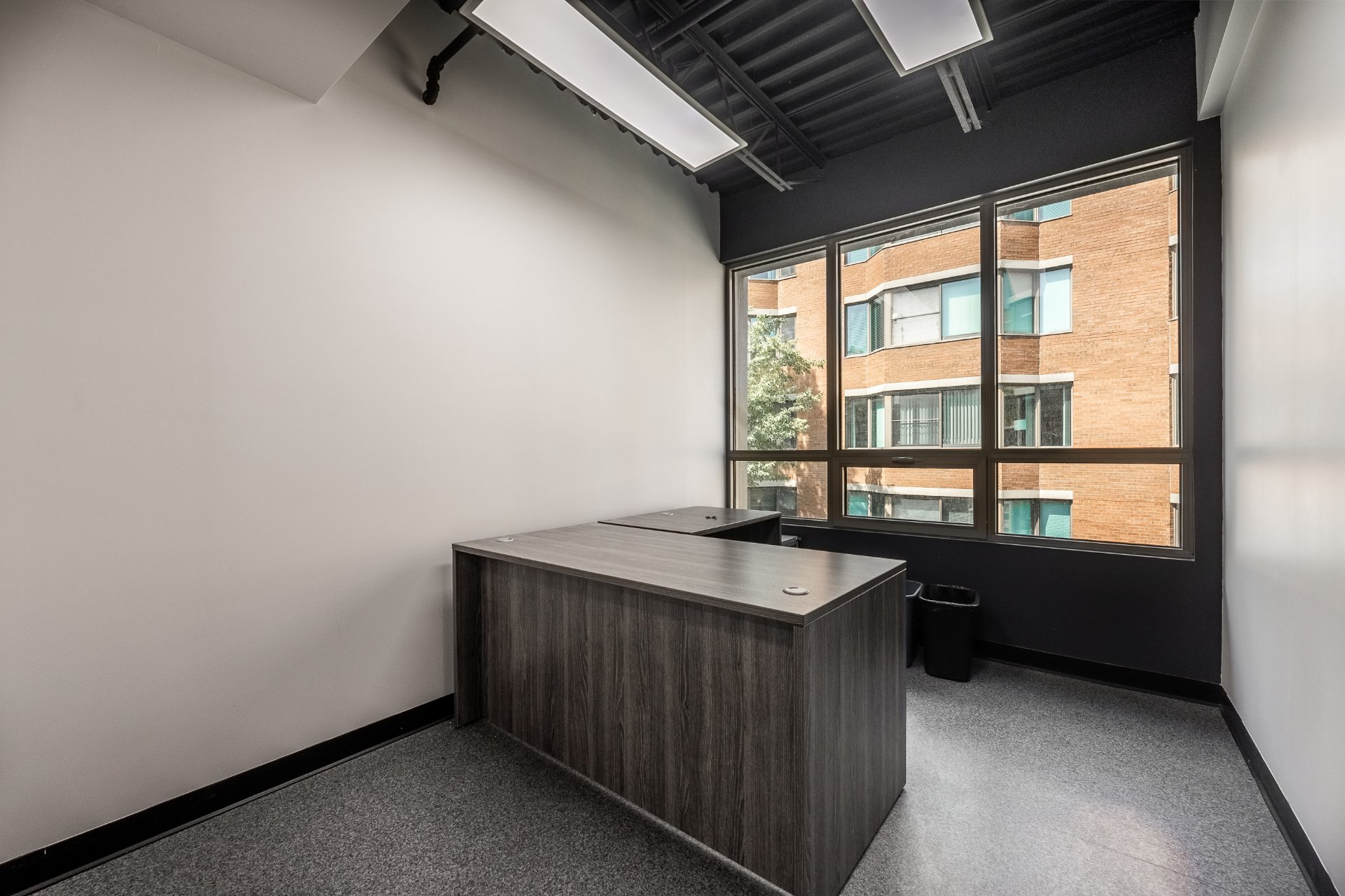 Photo - Bureau
