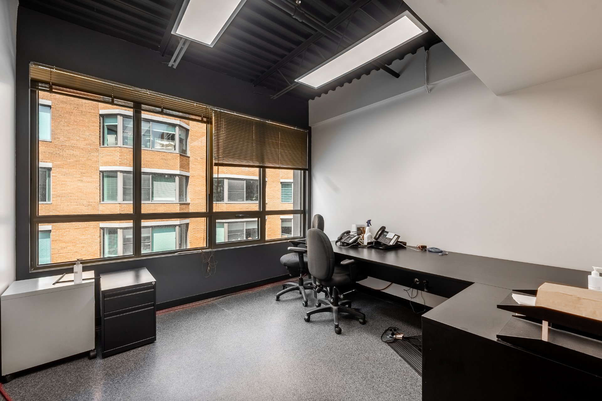 Photo - Bureau