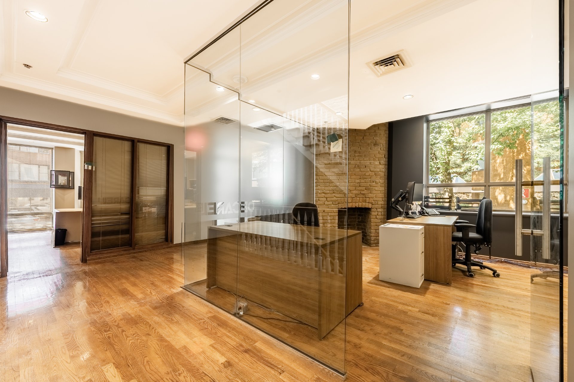 Photo - Bureau
