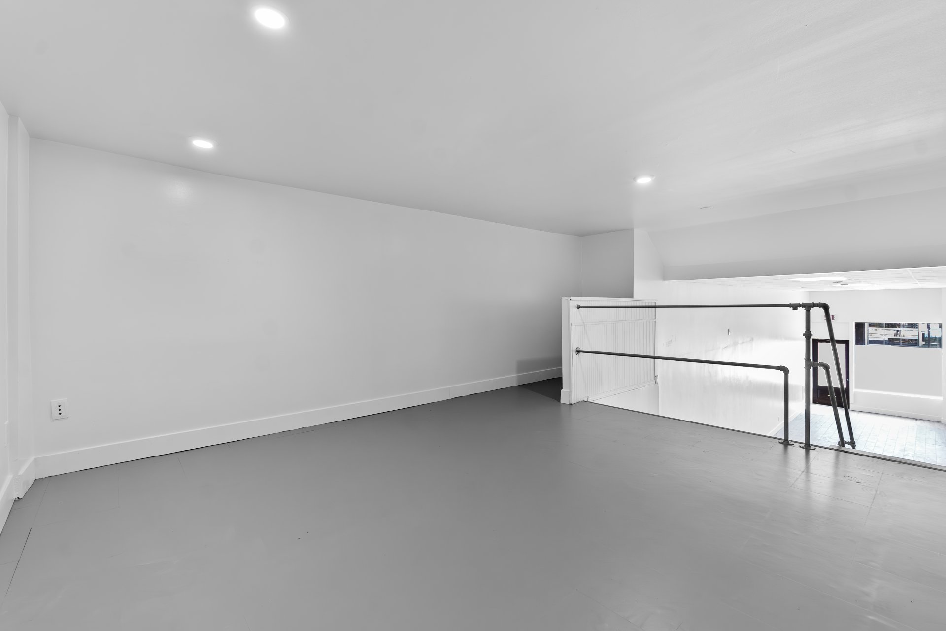 Photo - Mezzanine